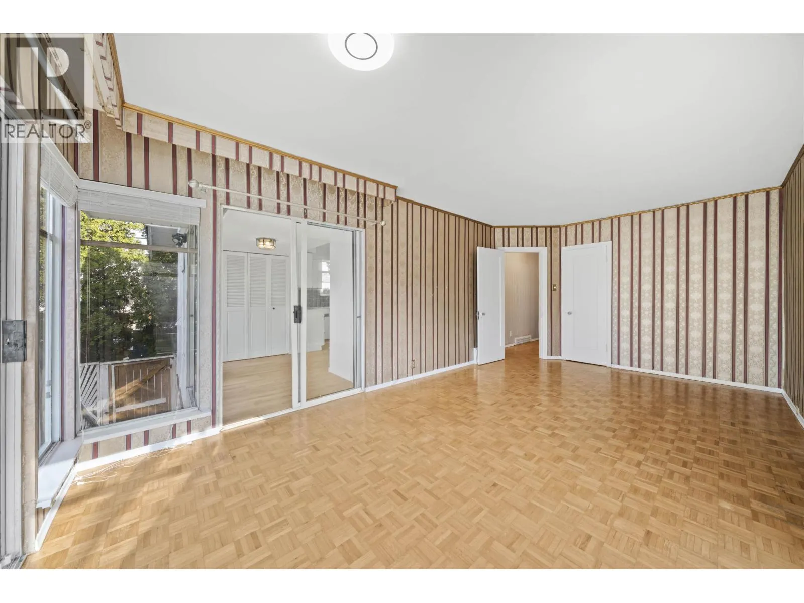 555 W 19TH AVENUE
