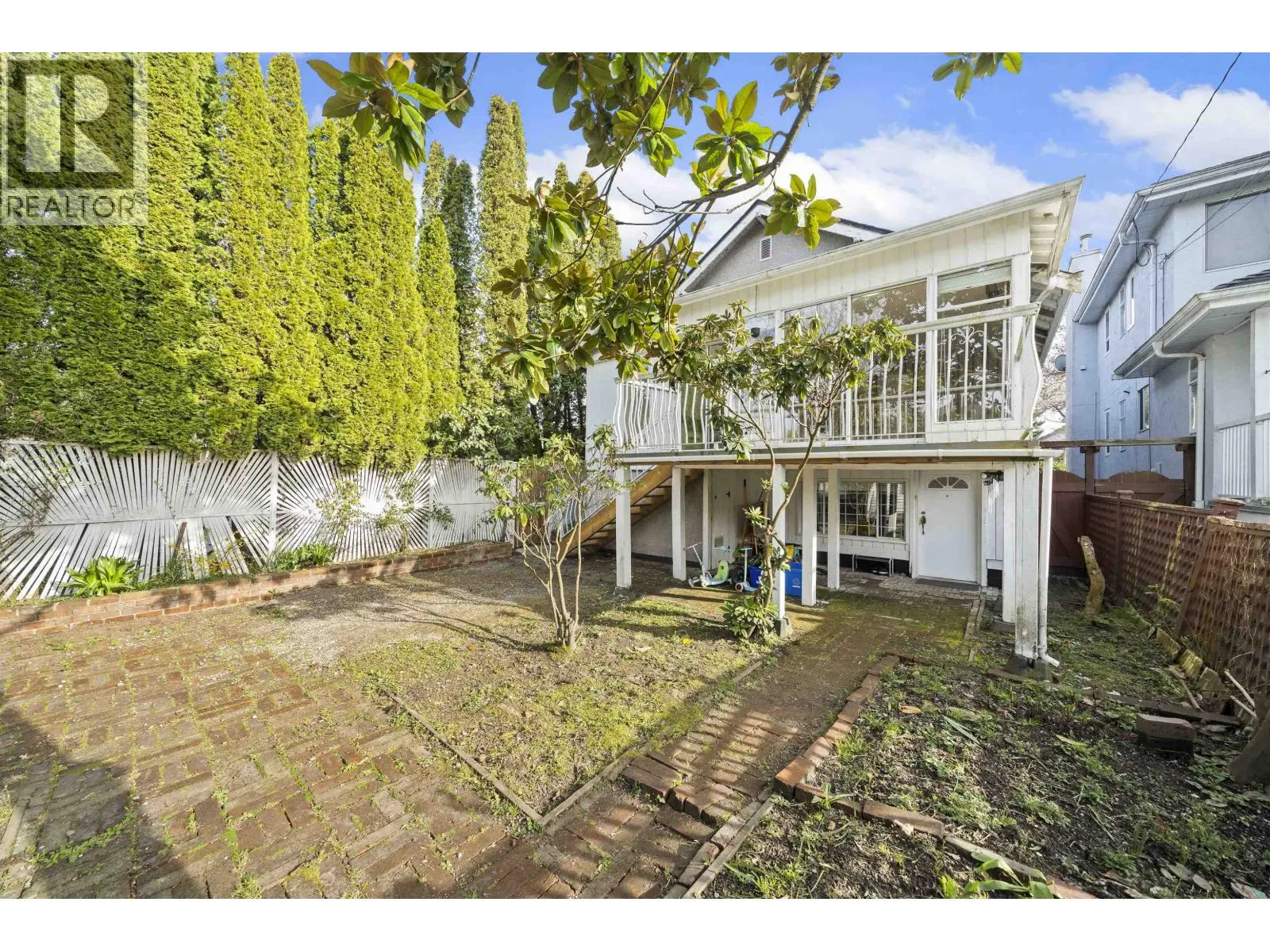 555 W 19TH AVENUE