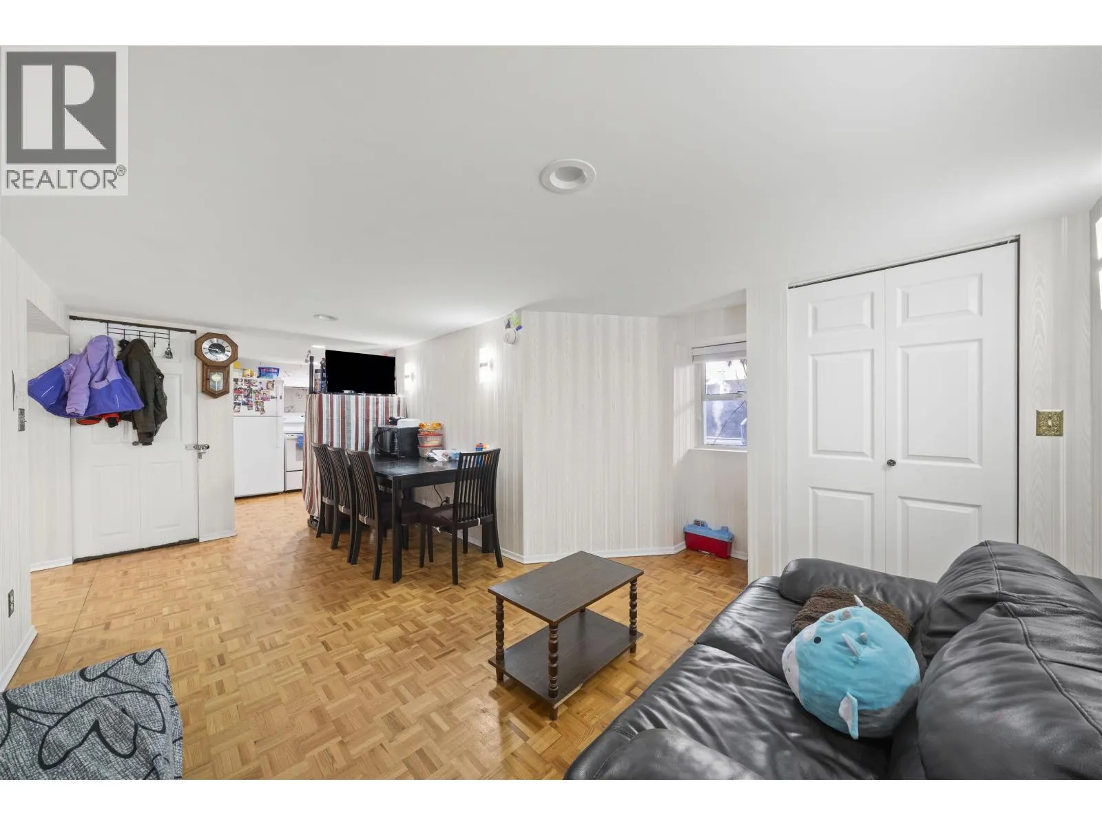 555 W 19TH AVENUE