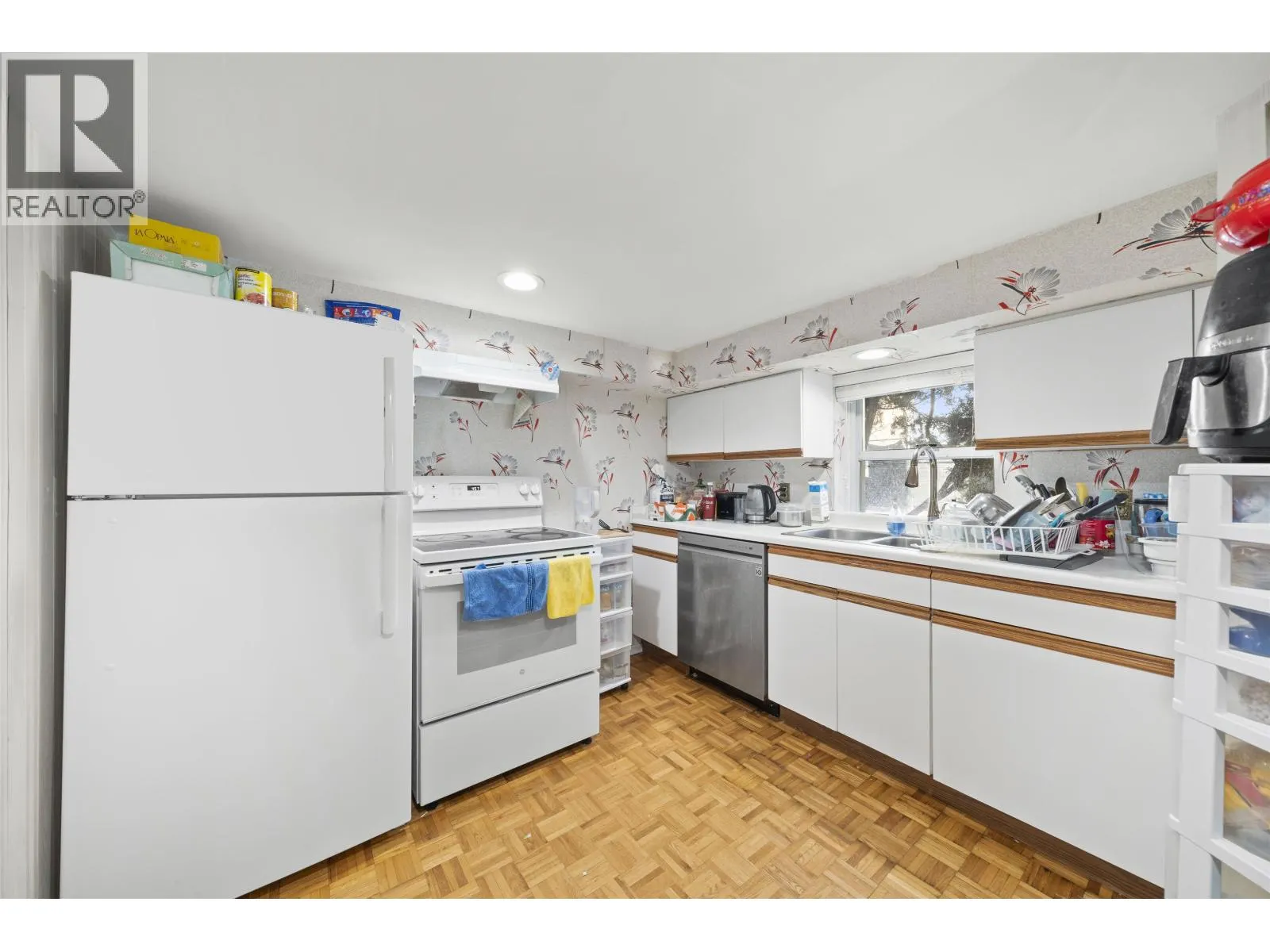 555 W 19TH AVENUE