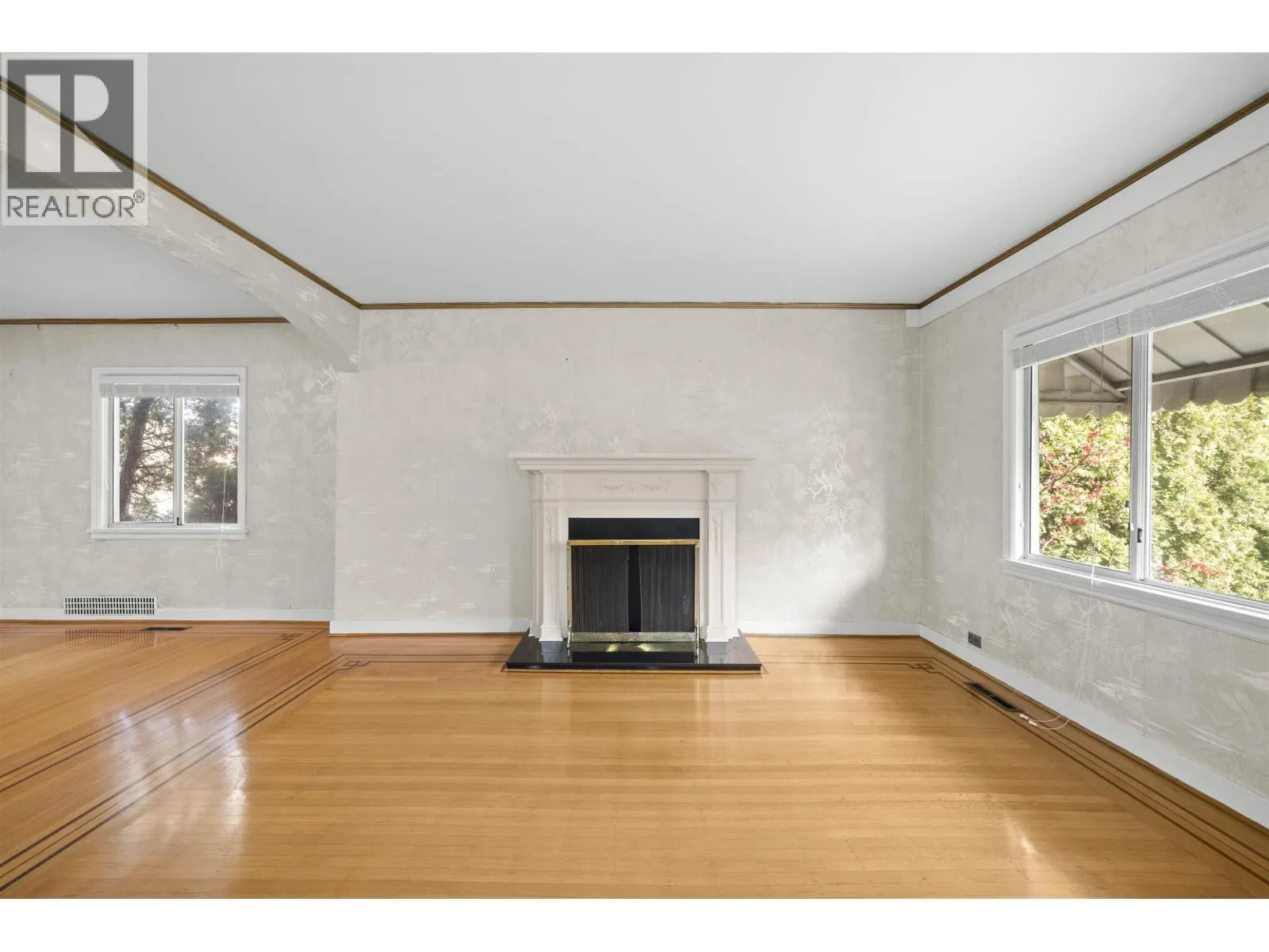 555 W 19TH AVENUE