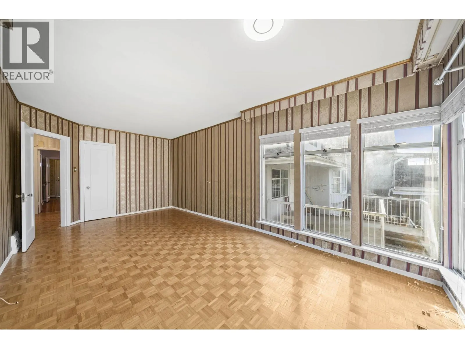 555 W 19TH AVENUE