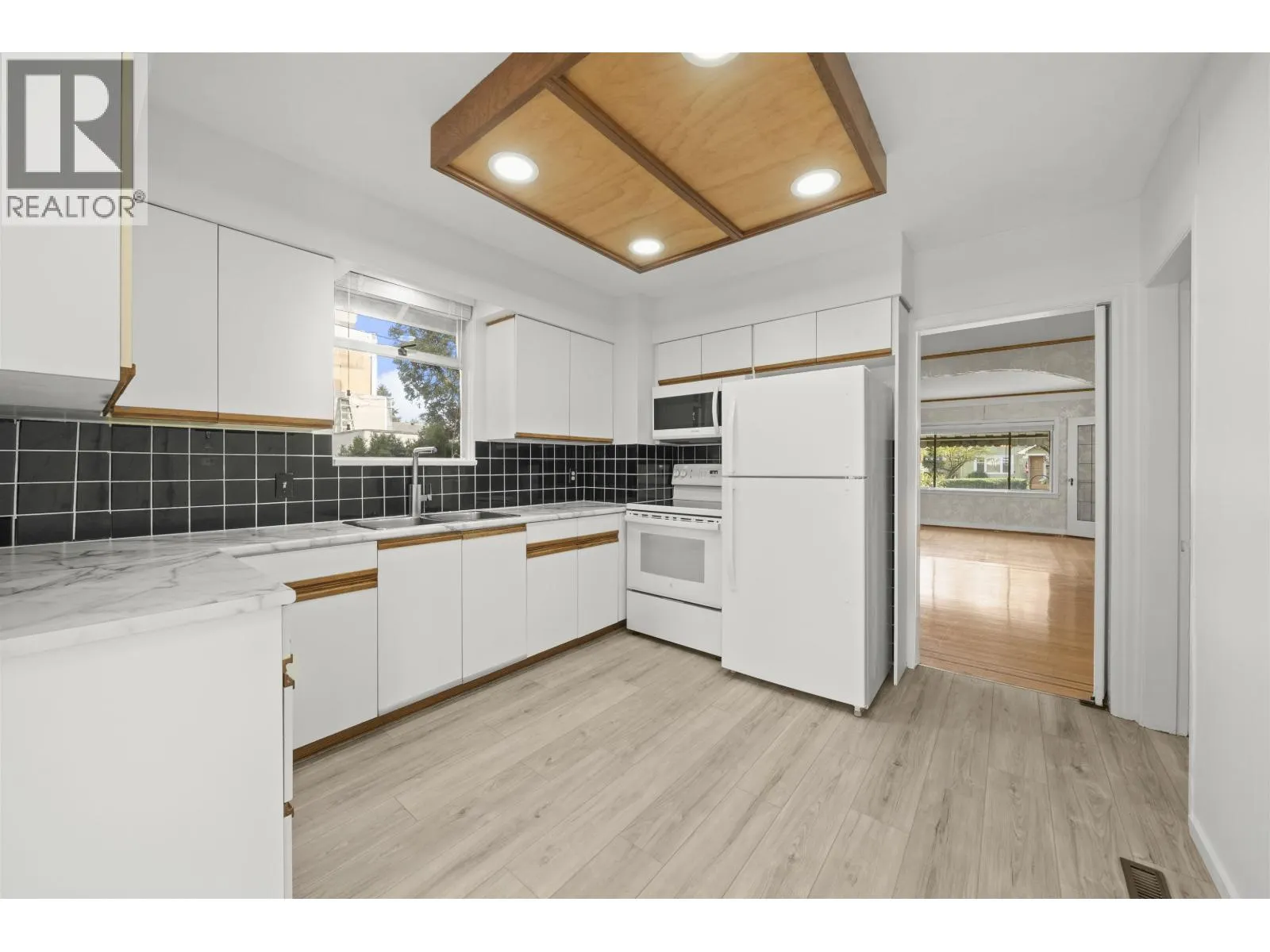 555 W 19TH AVENUE