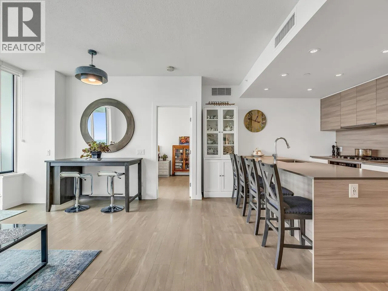 3203 908 QUAYSIDE DRIVE