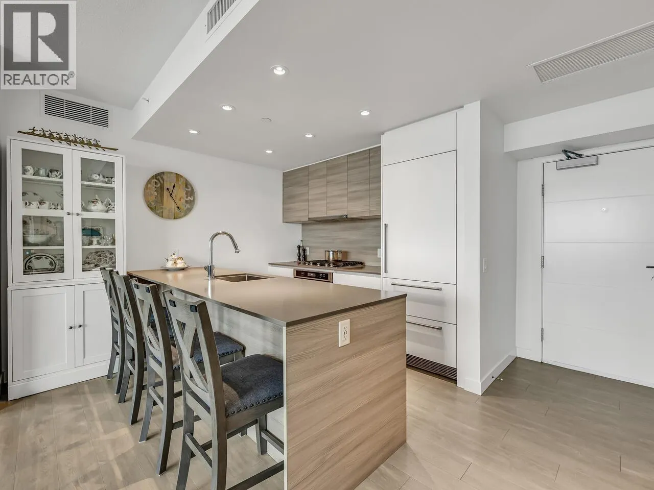 3203 908 QUAYSIDE DRIVE
