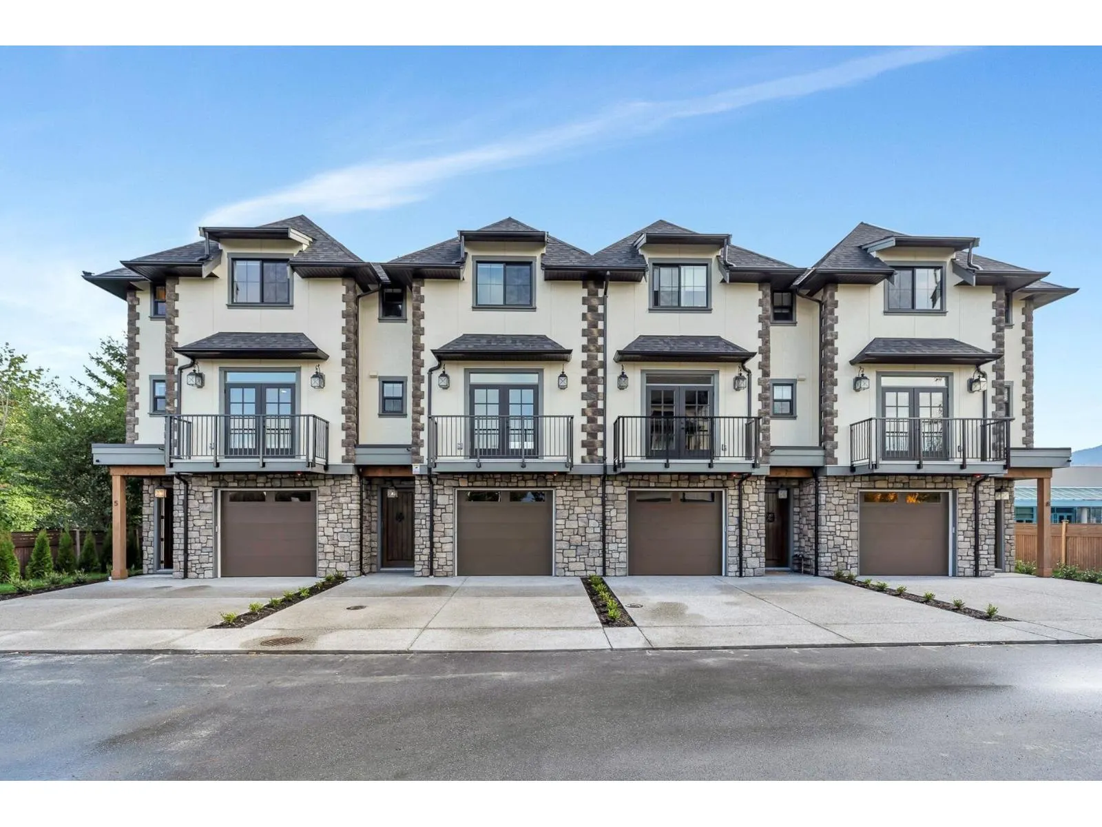 8 6590 FERN STREET|Sardis South