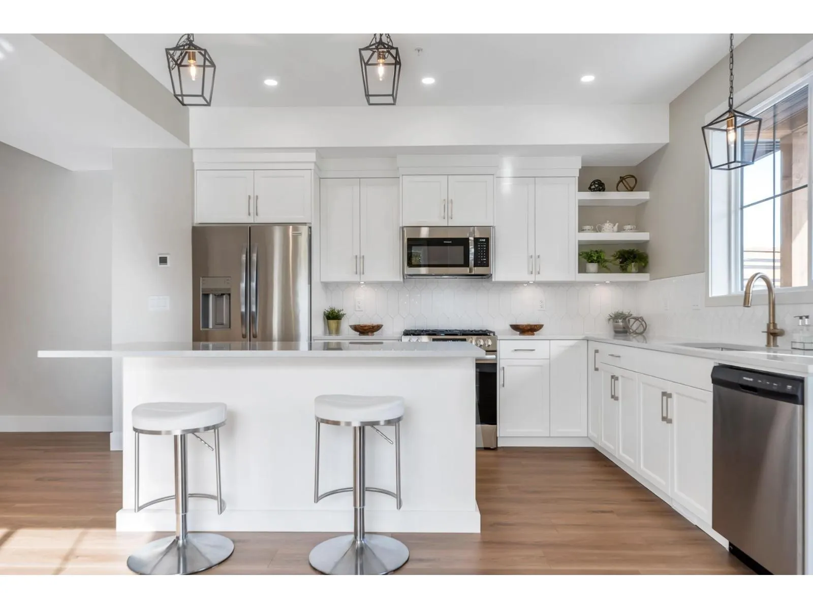 8 6590 FERN STREET|Sardis South