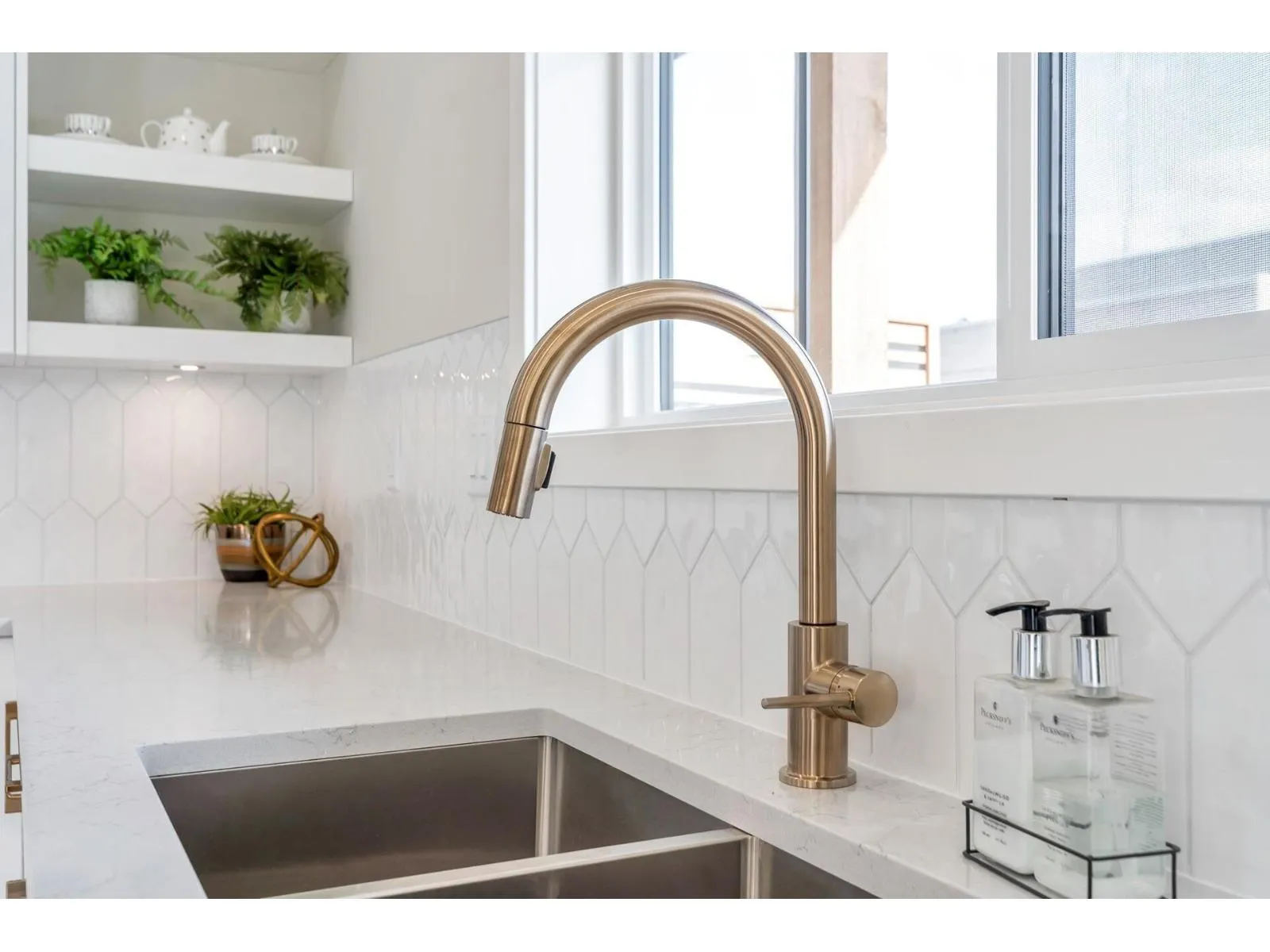8 6590 FERN STREET|Sardis South