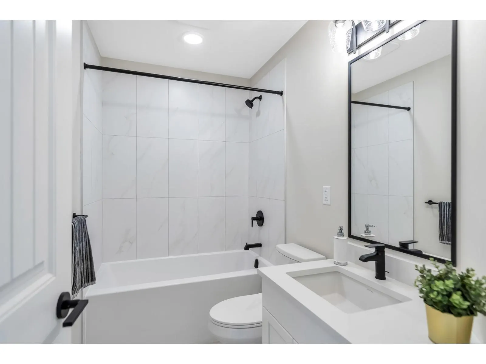 8 6590 FERN STREET|Sardis South