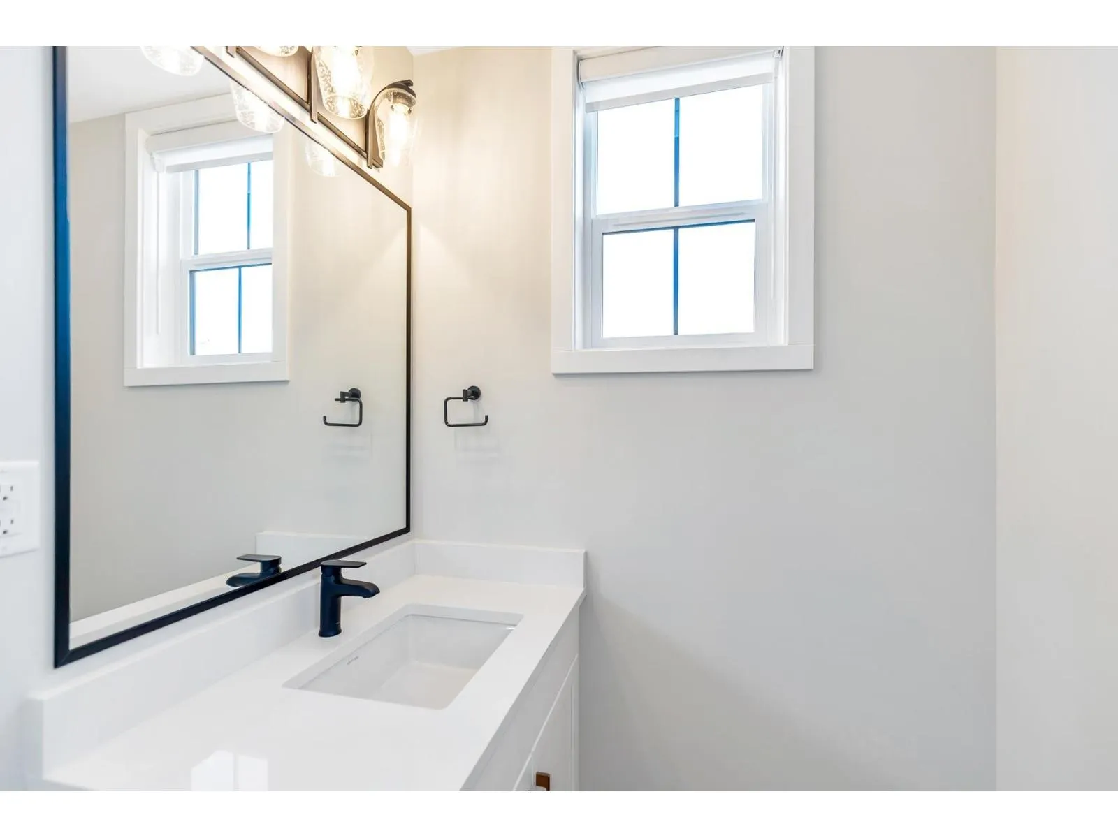 8 6590 FERN STREET|Sardis South
