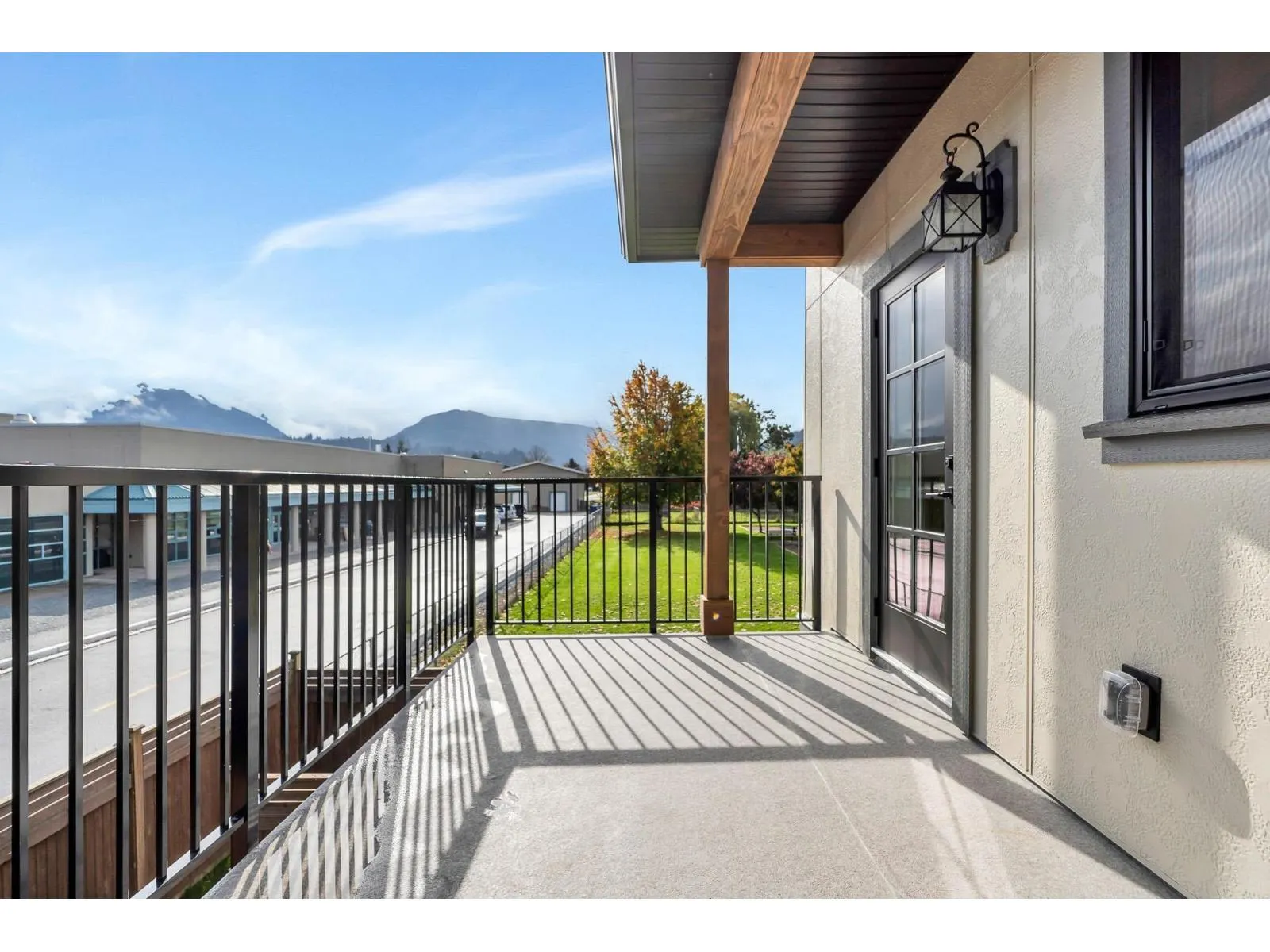 8 6590 FERN STREET|Sardis South