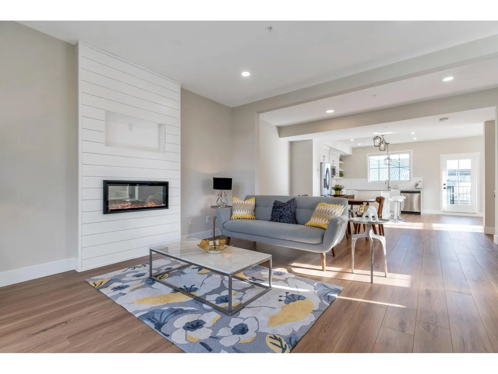 8 6590 FERN STREET|Sardis South