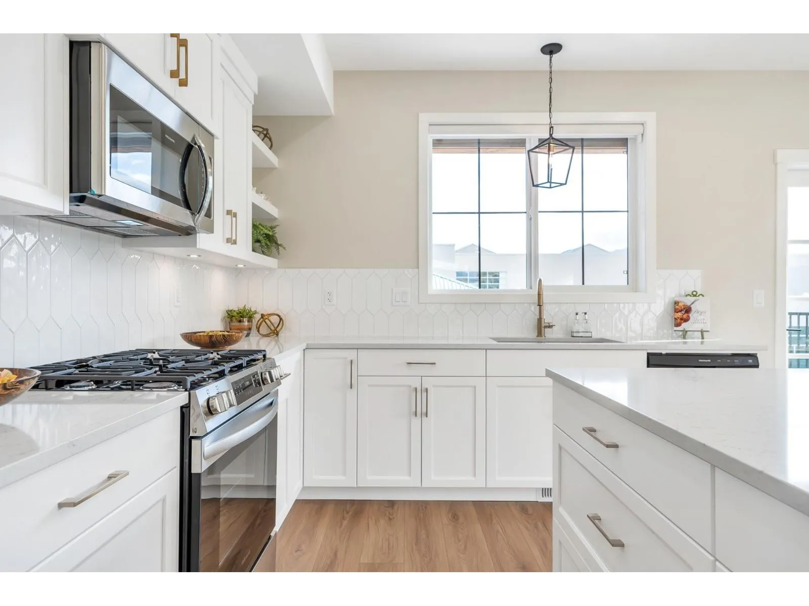 8 6590 FERN STREET|Sardis South