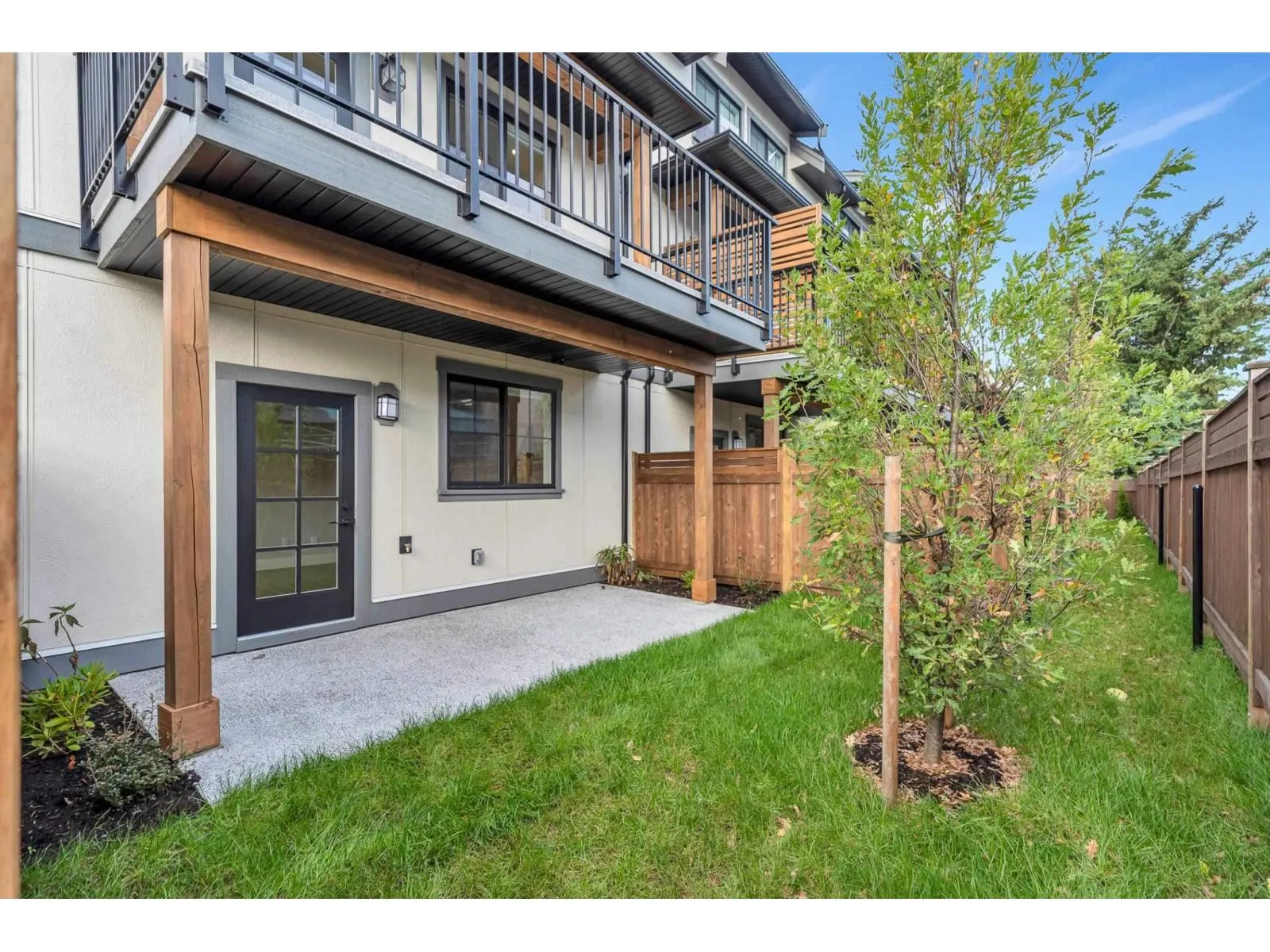 8 6590 FERN STREET|Sardis South