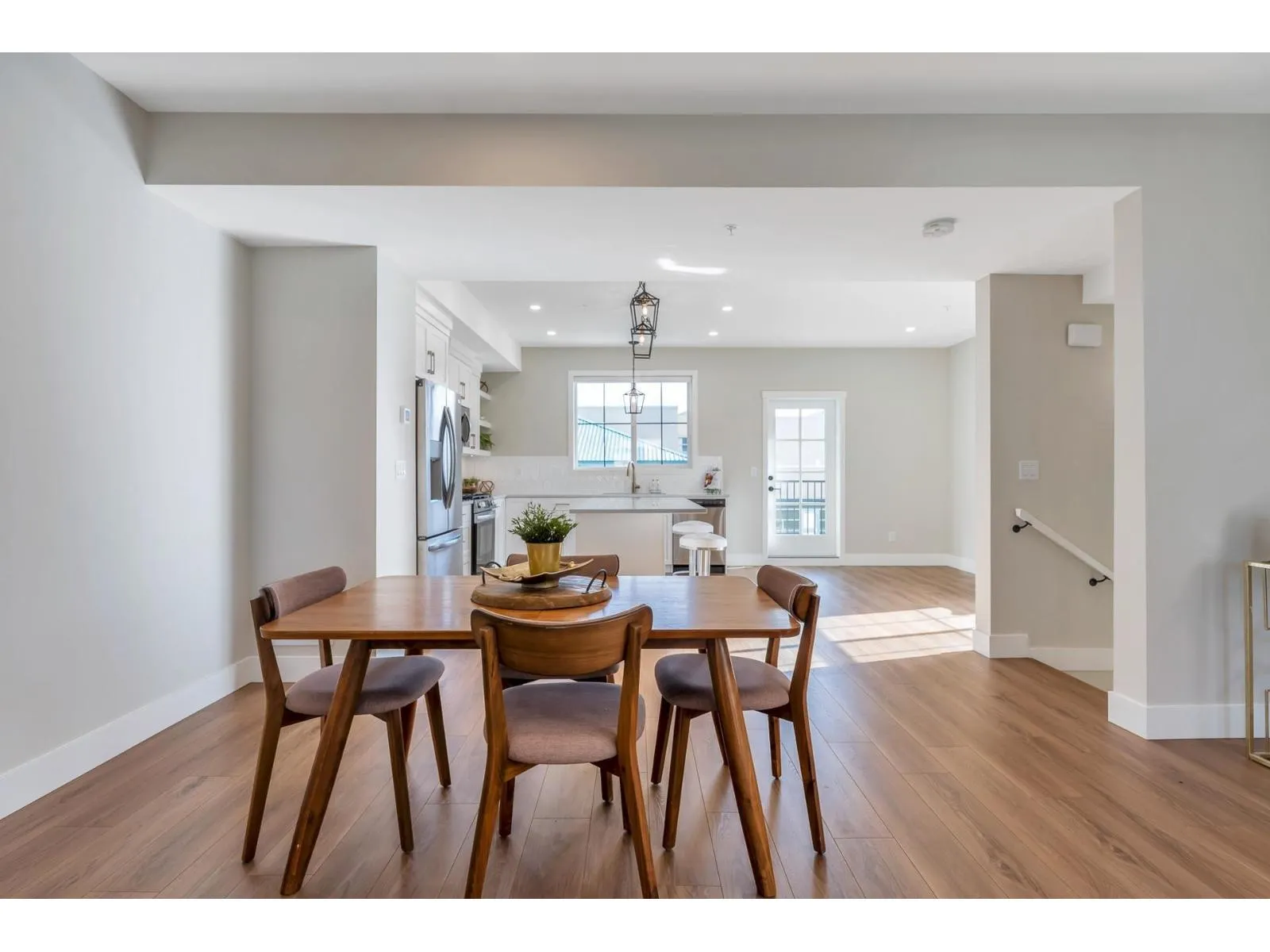 8 6590 FERN STREET|Sardis South