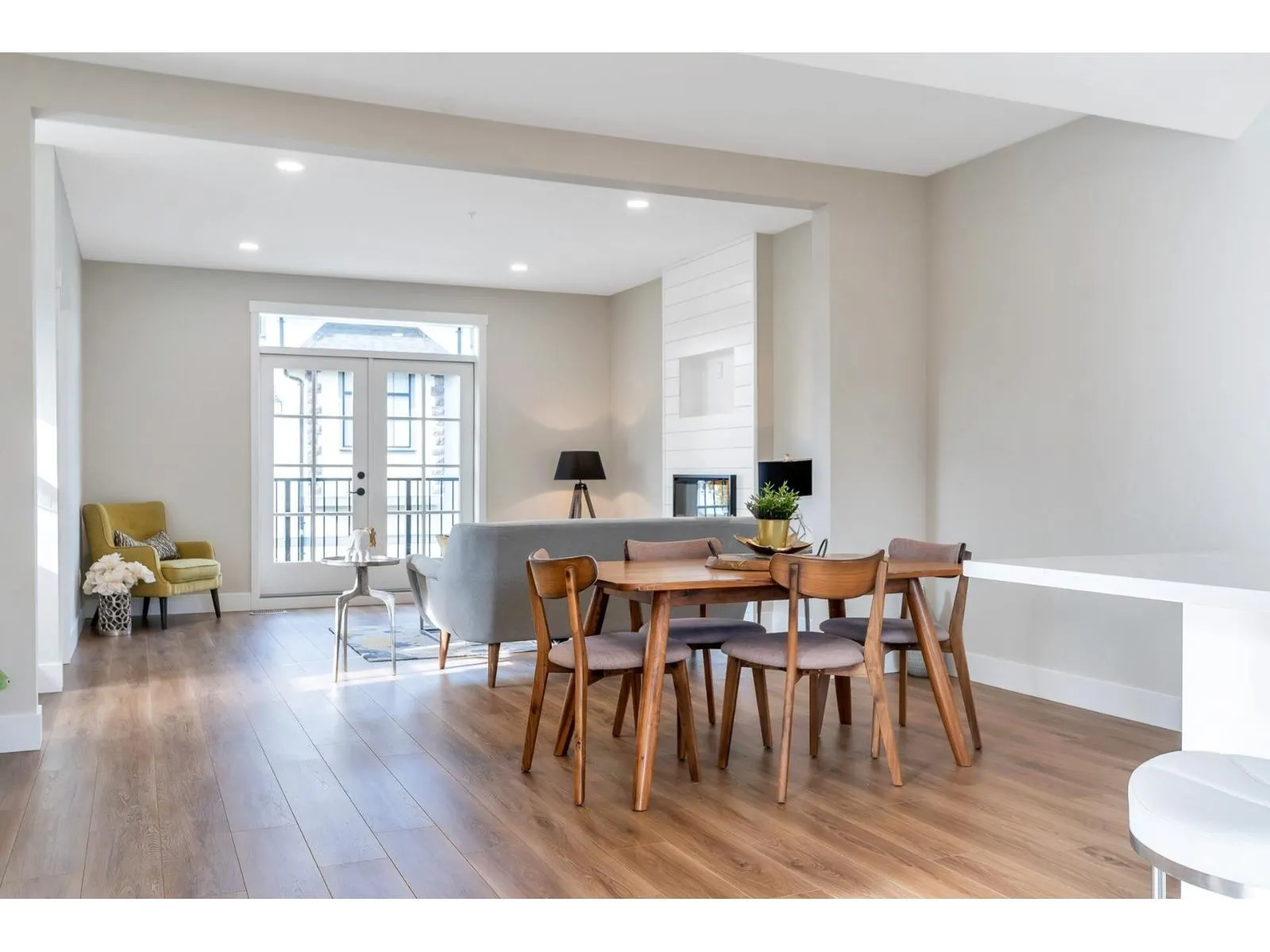 8 6590 FERN STREET|Sardis South