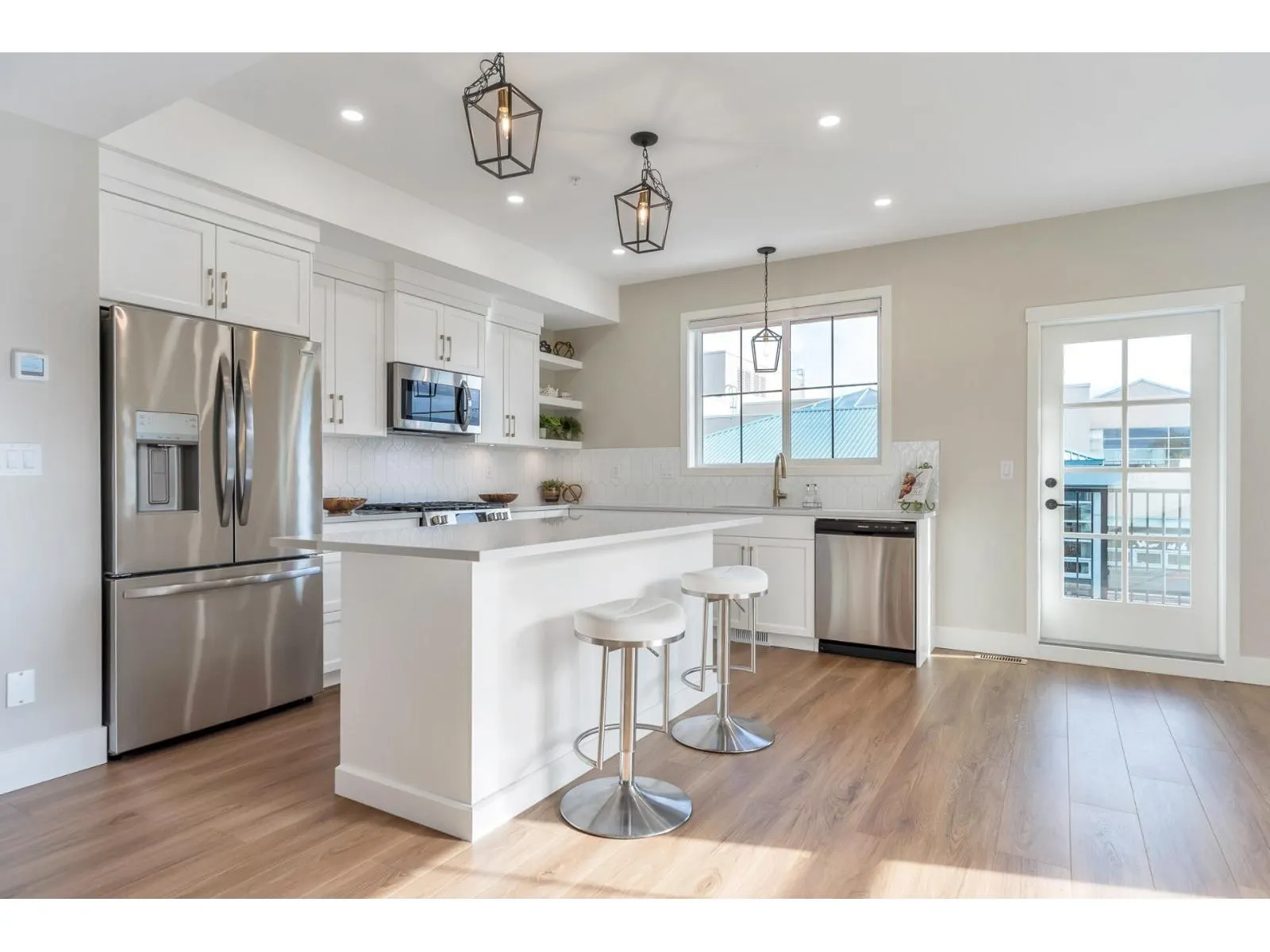 8 6590 FERN STREET|Sardis South