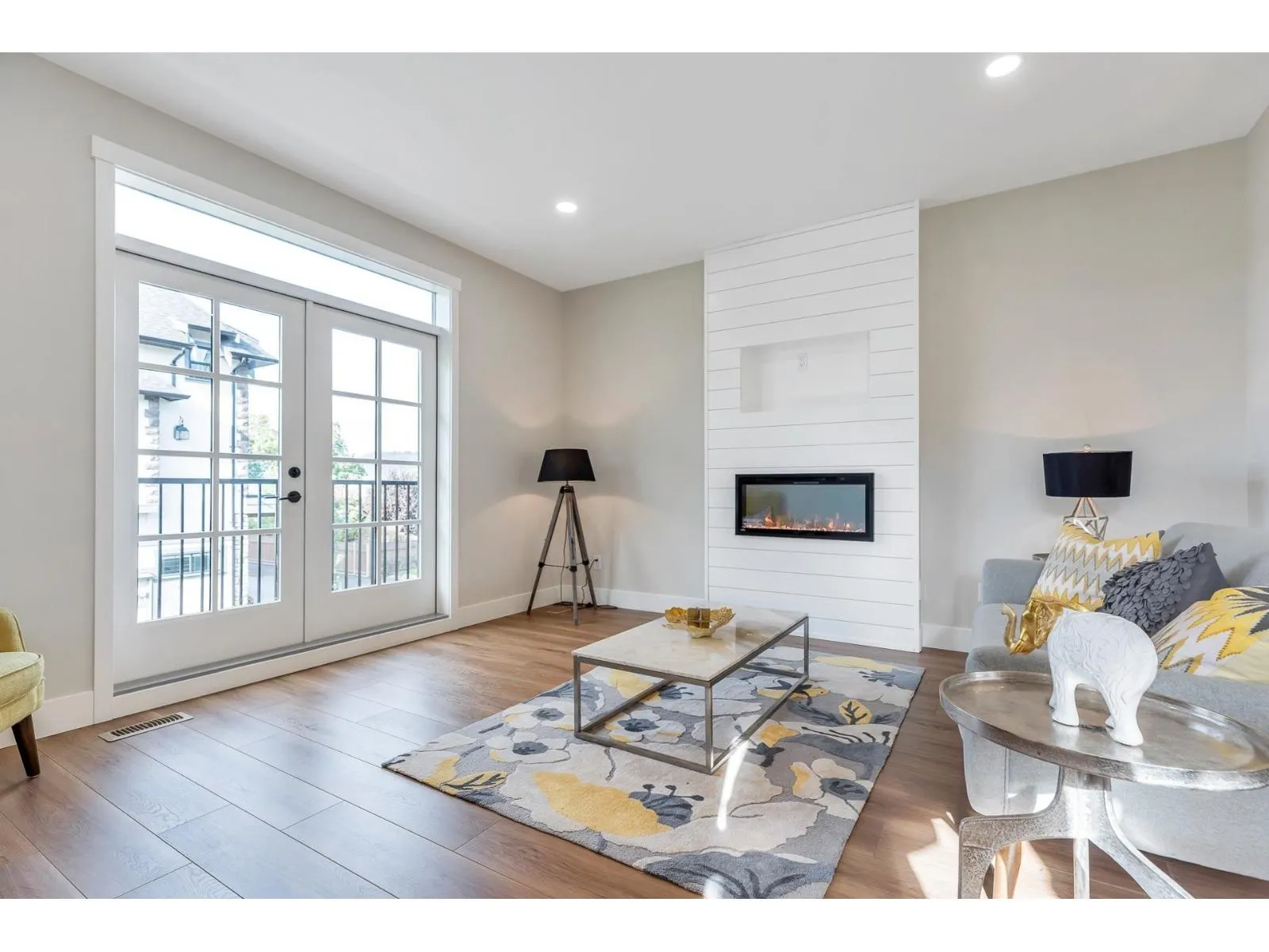 8 6590 FERN STREET|Sardis South