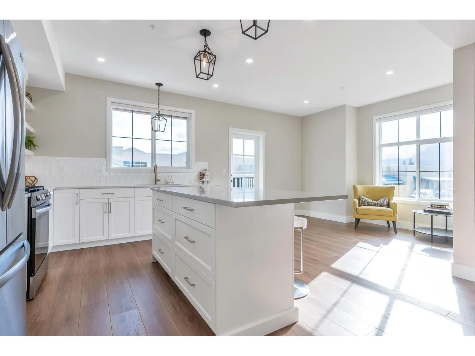 8 6590 FERN STREET|Sardis South