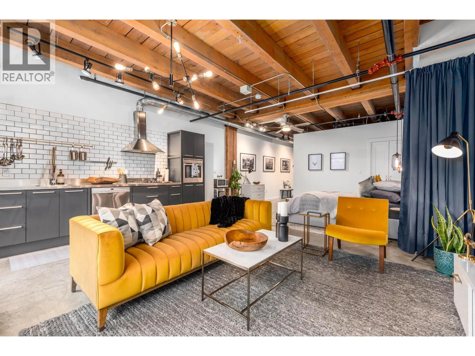 209 55 E CORDOVA STREET