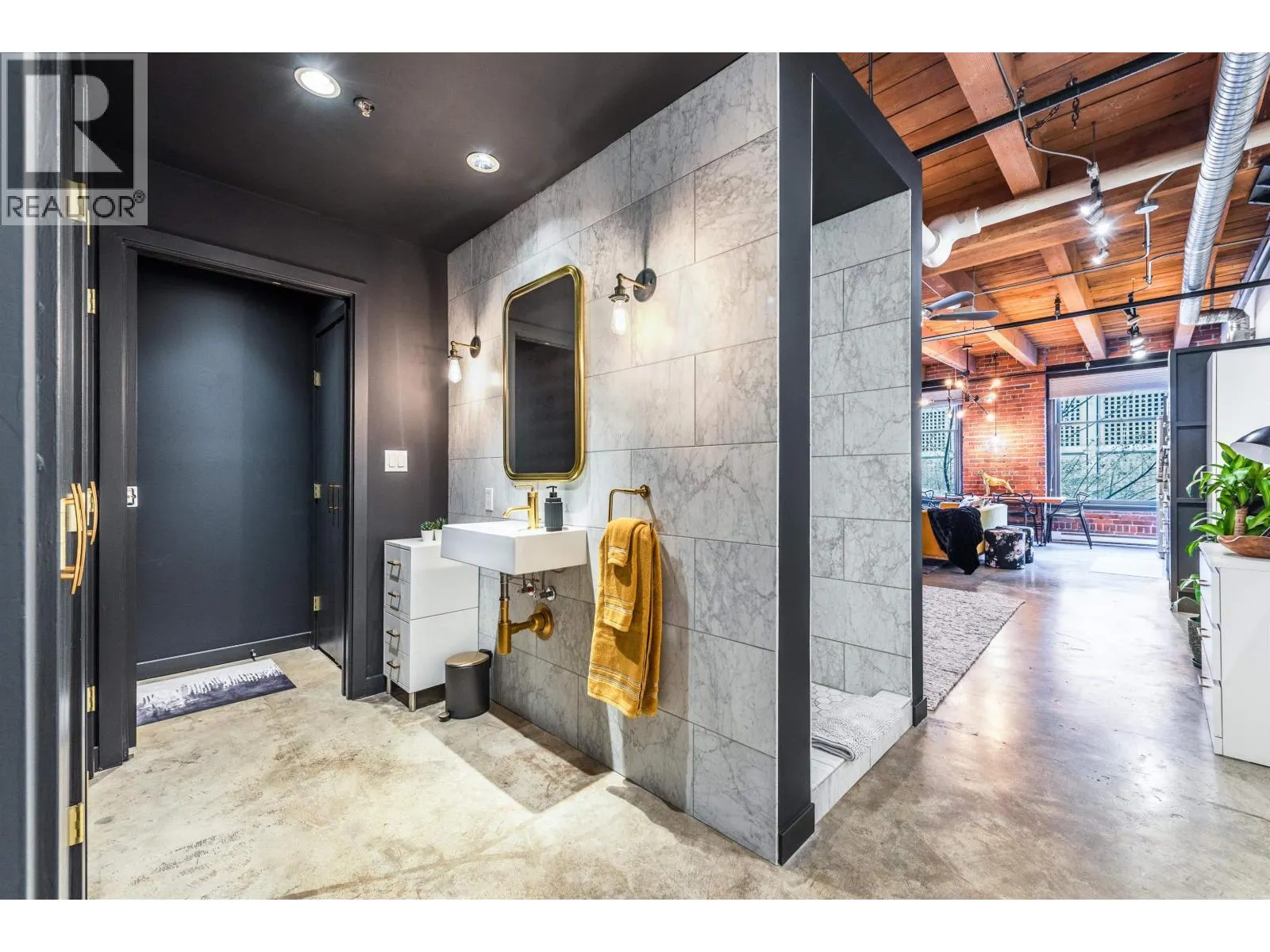 209 55 E CORDOVA STREET
