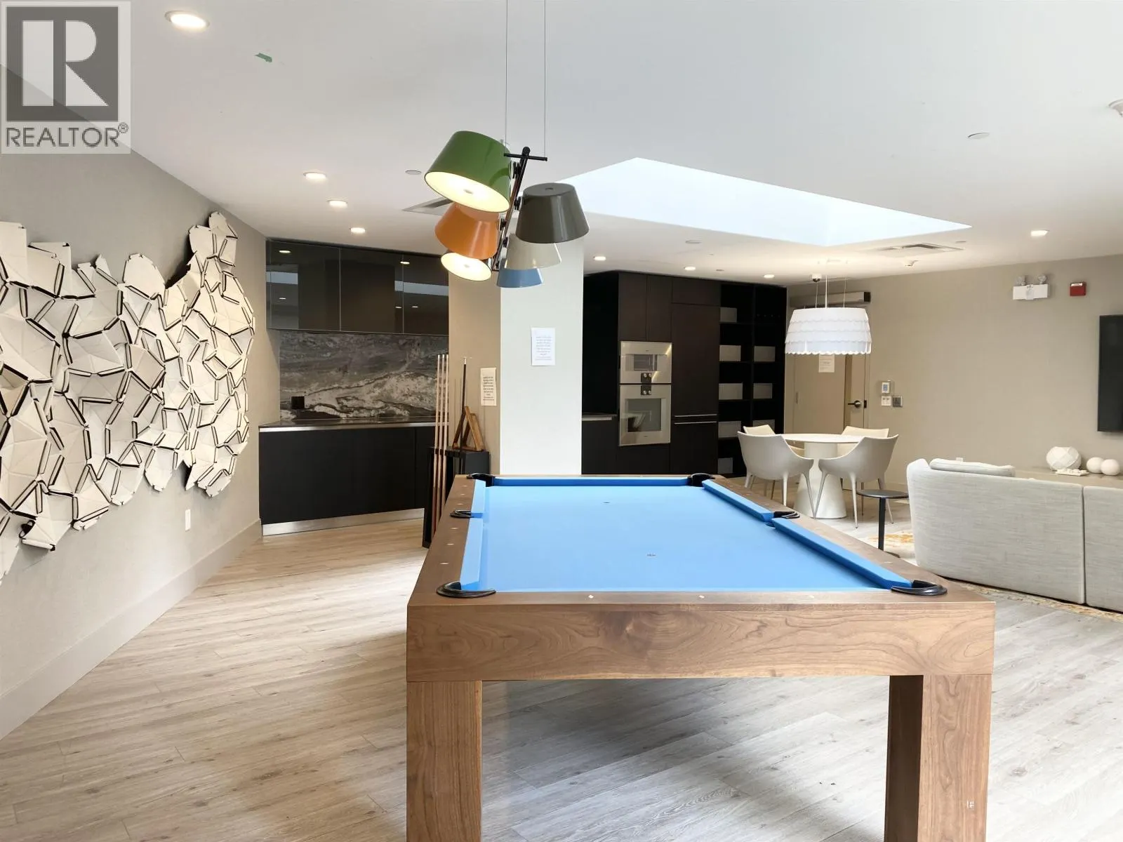 204 375 W 59TH AVENUE