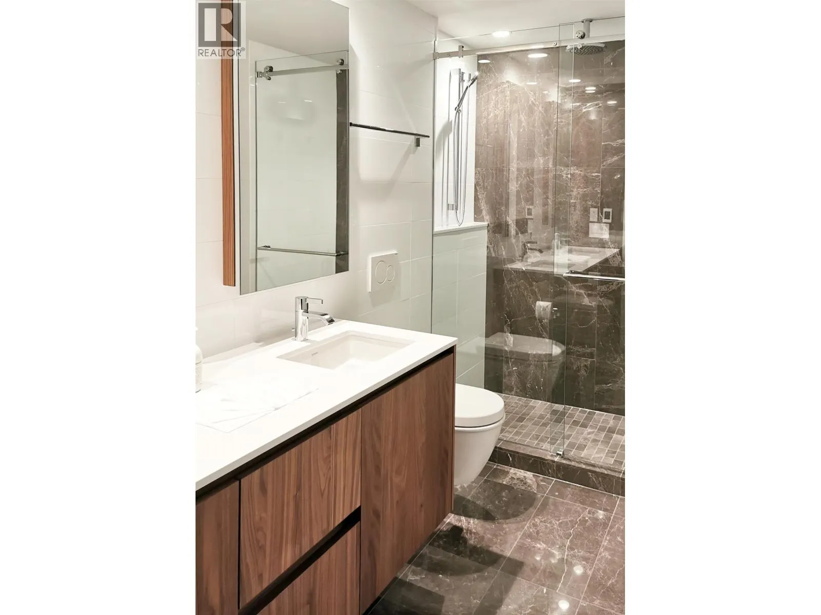 204 375 W 59TH AVENUE