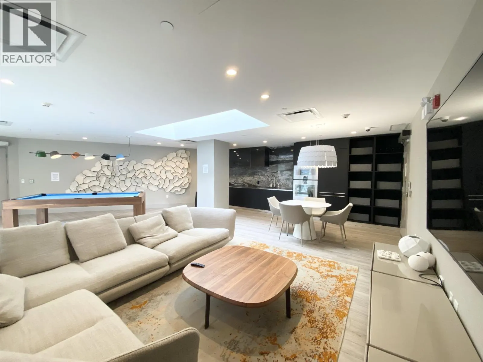 204 375 W 59TH AVENUE