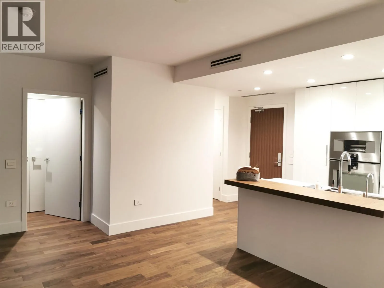 204 375 W 59TH AVENUE