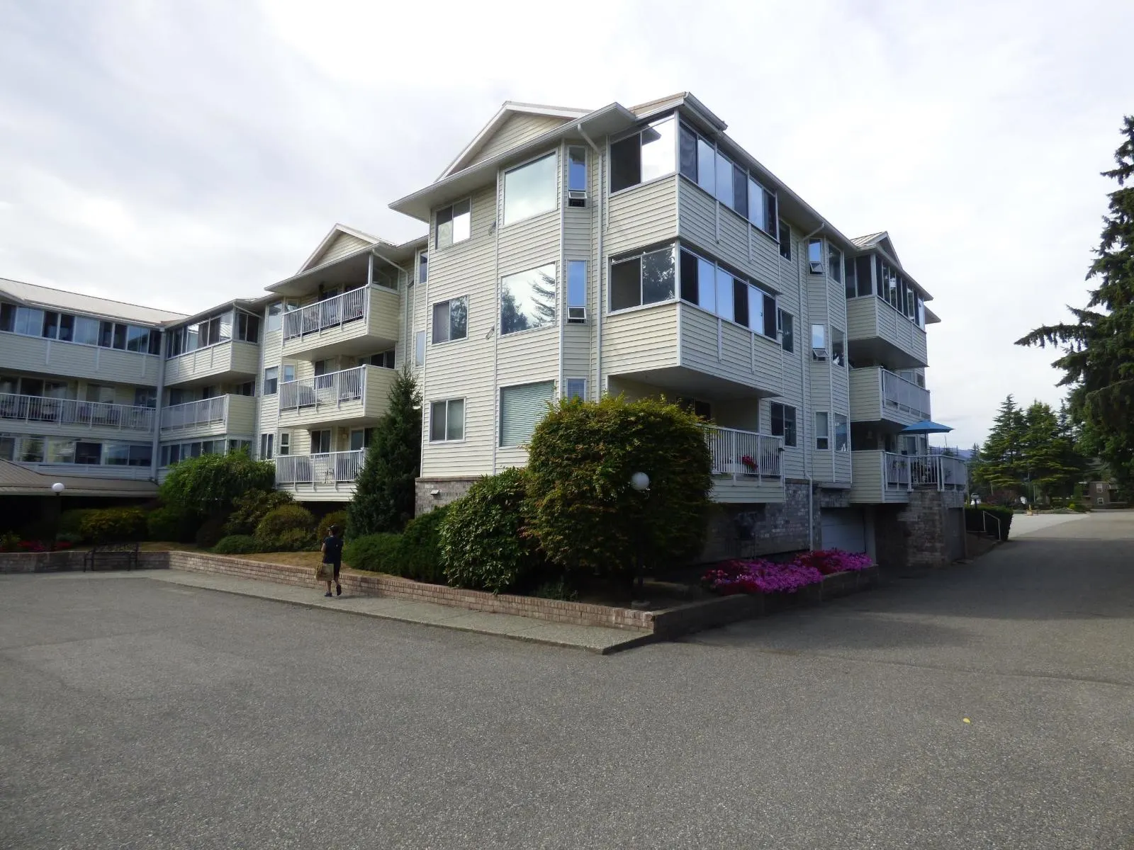 208 8725 ELM DRIVE|Chilliwack Proper South