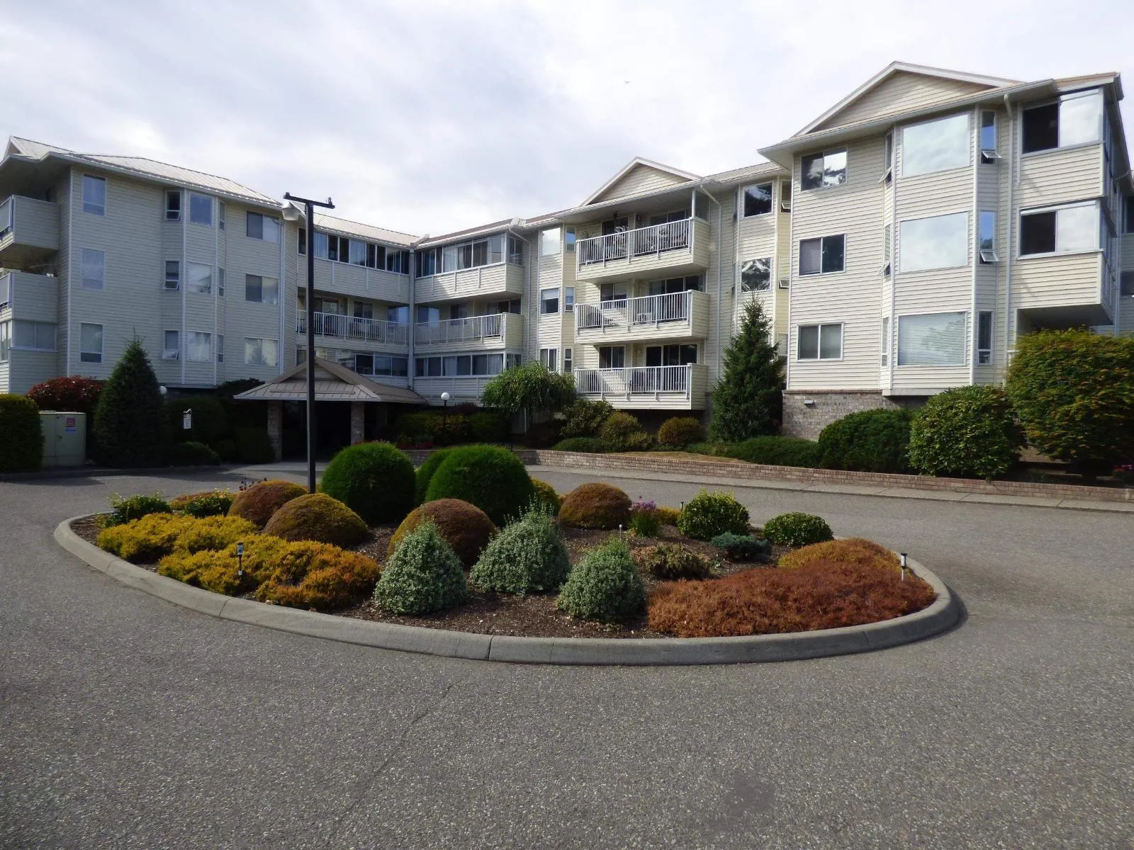 208 8725 ELM DRIVE|Chilliwack Proper South