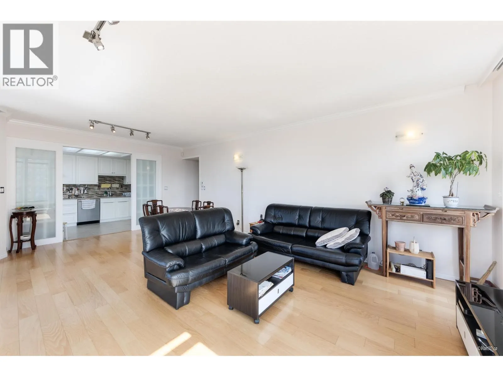 1402 4603 HAZEL STREET