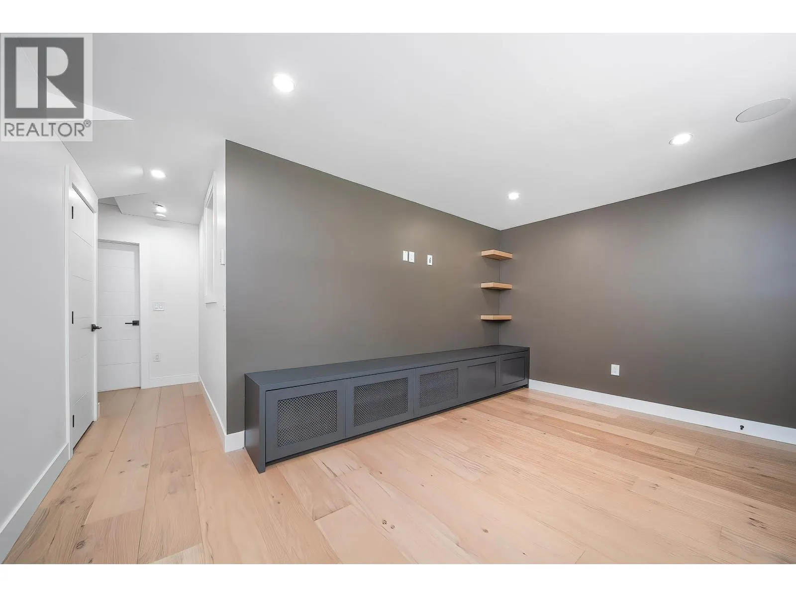 827 CHESTNUT STREET