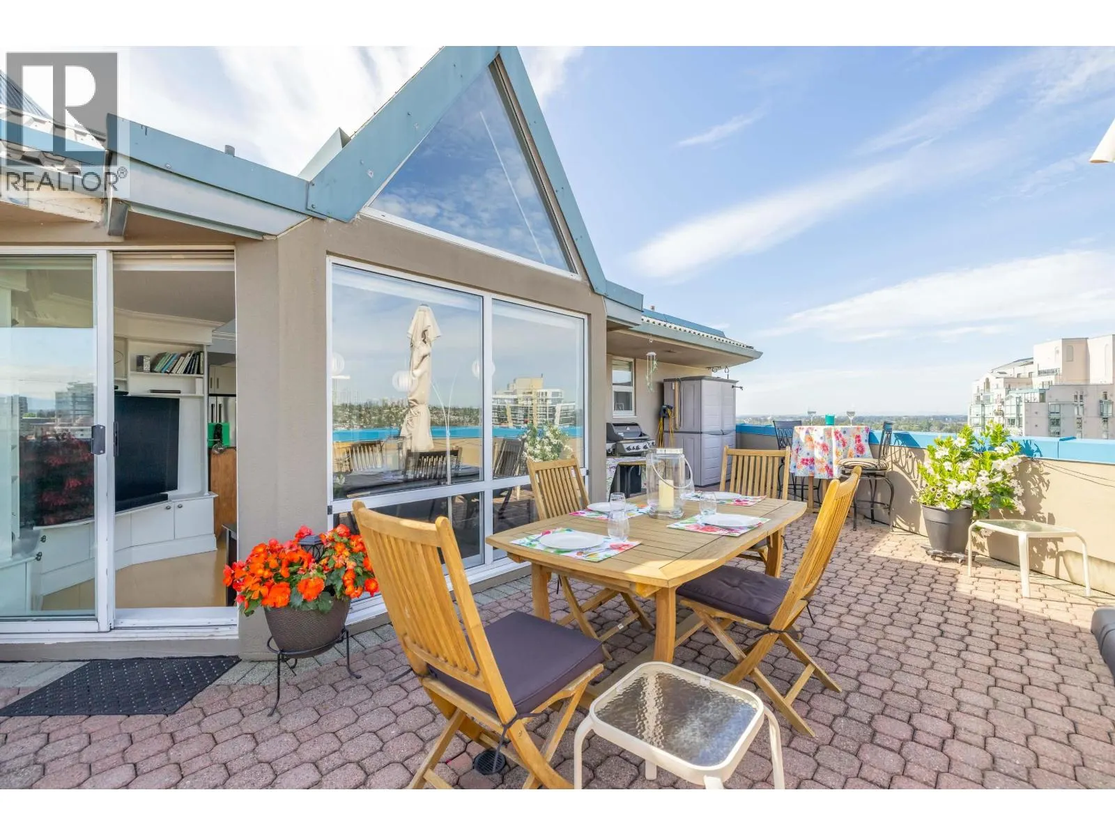 2002 1245 QUAYSIDE DRIVE