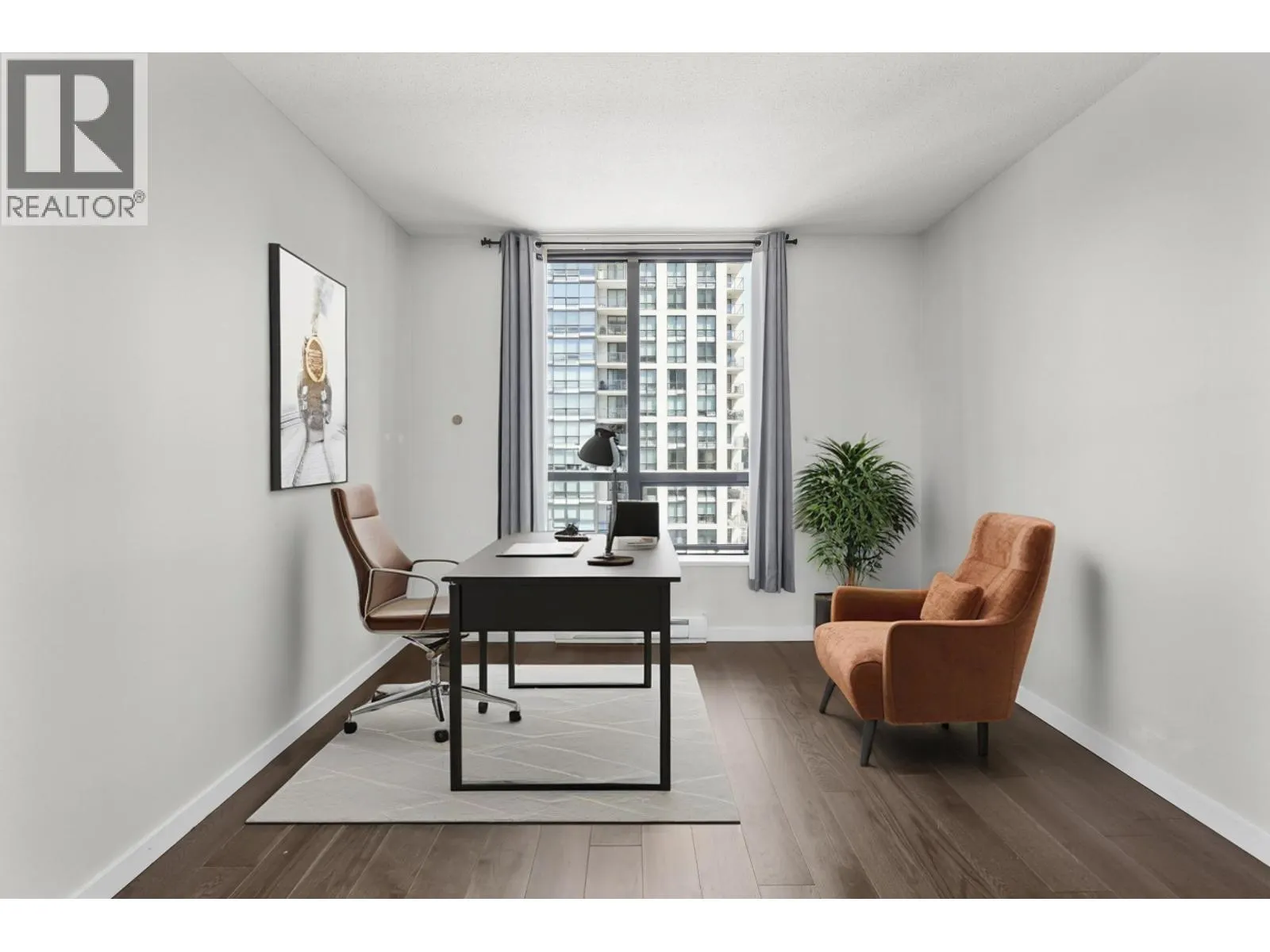 1402 2979 GLEN DRIVE