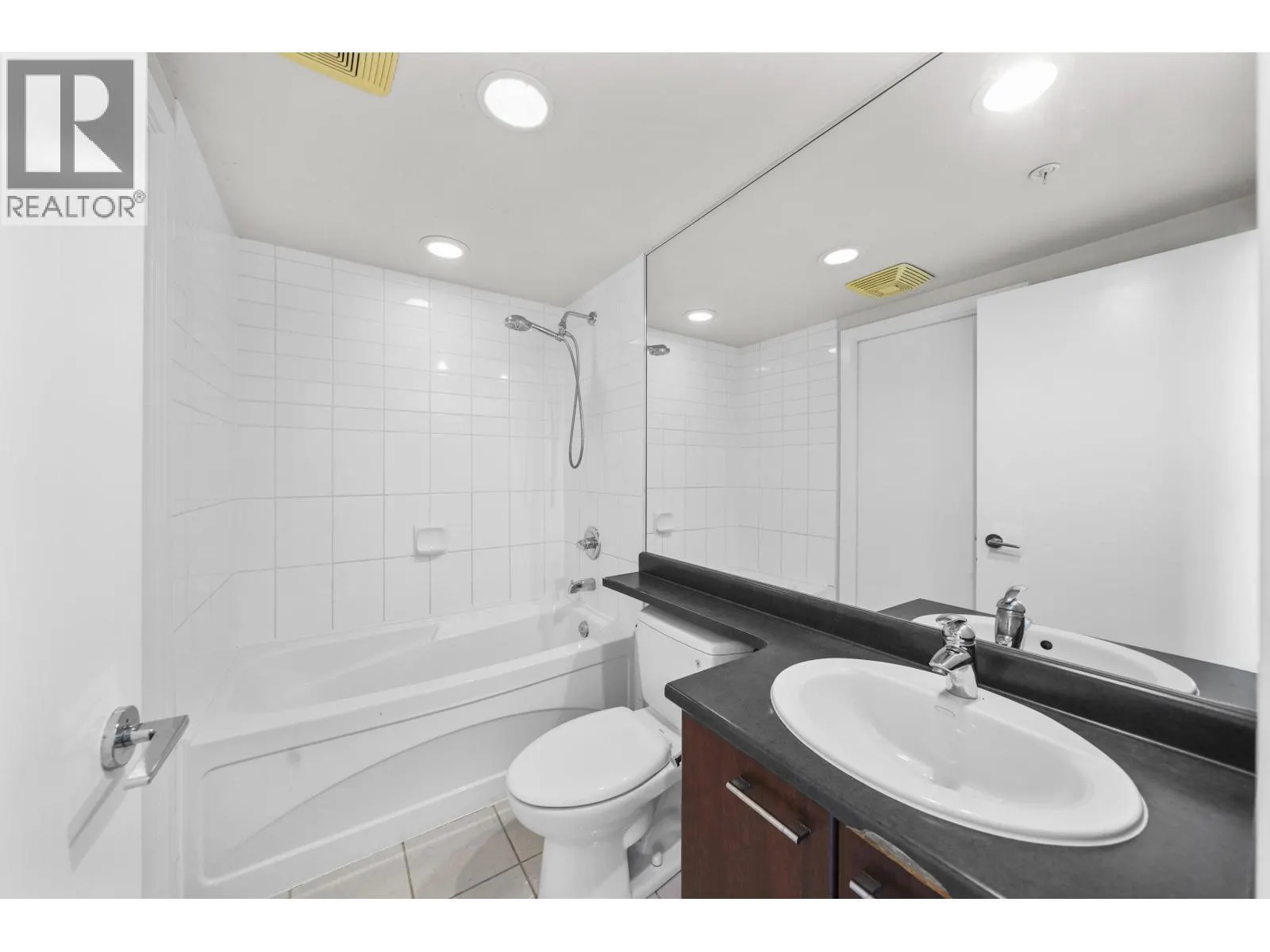 1402 2979 GLEN DRIVE