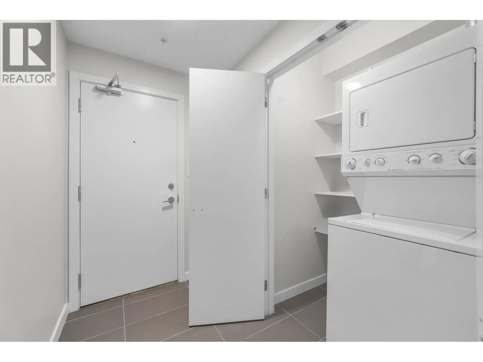 1402 2979 GLEN DRIVE