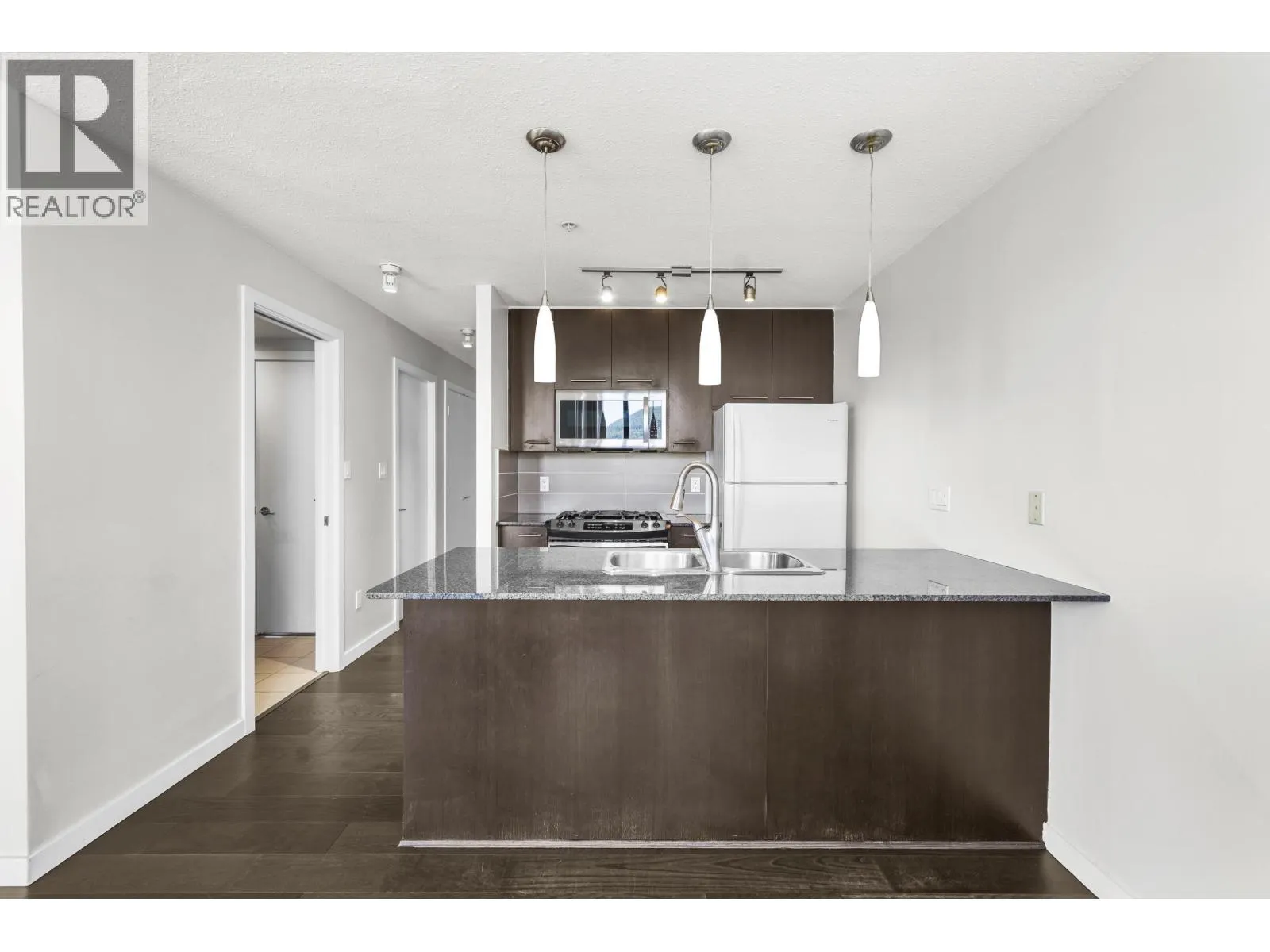 1402 2979 GLEN DRIVE