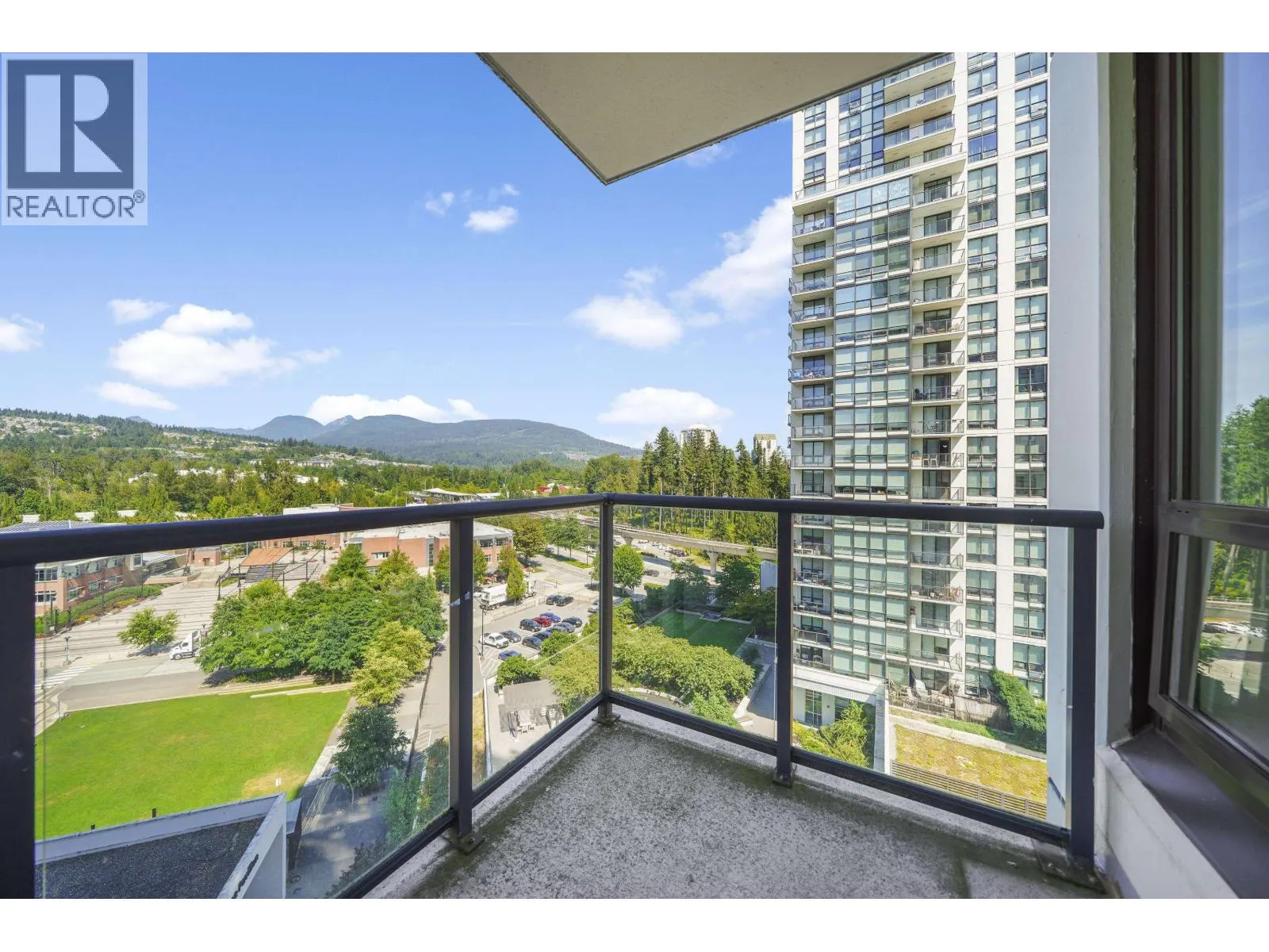 1402 2979 GLEN DRIVE