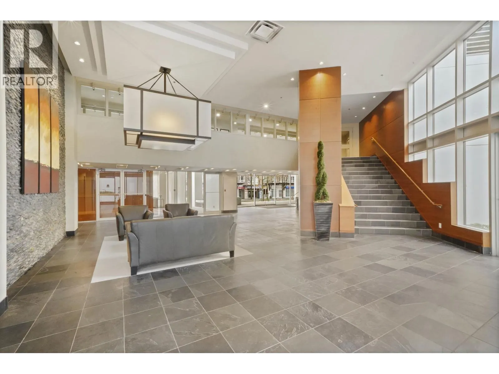 1402 2979 GLEN DRIVE