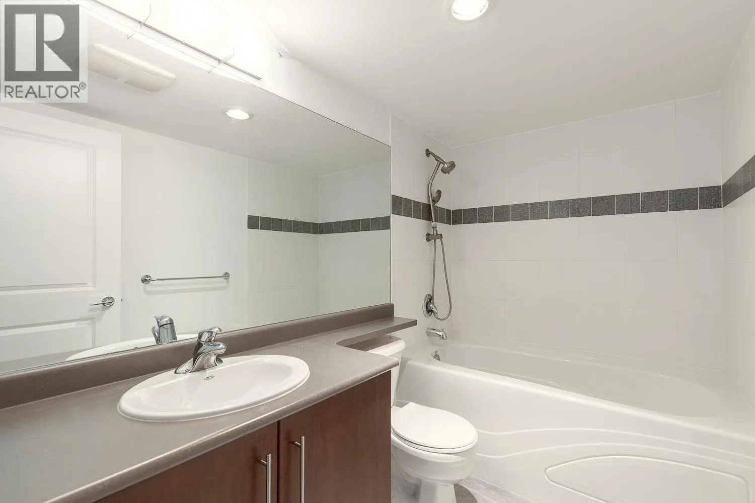 604 2138 MADISON AVENUE