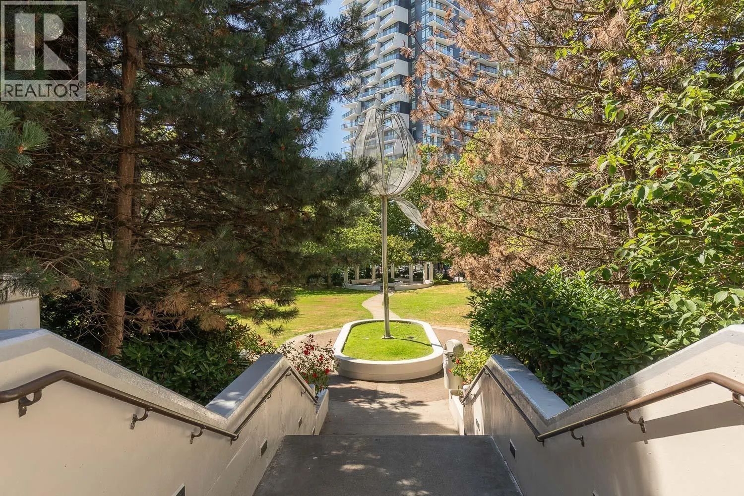 604 2138 MADISON AVENUE