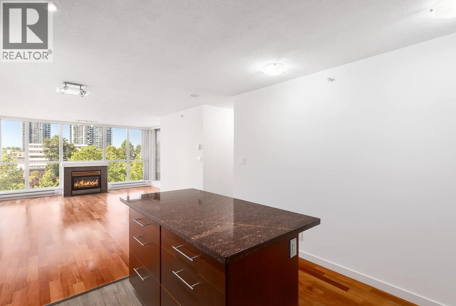 604 2138 MADISON AVENUE
