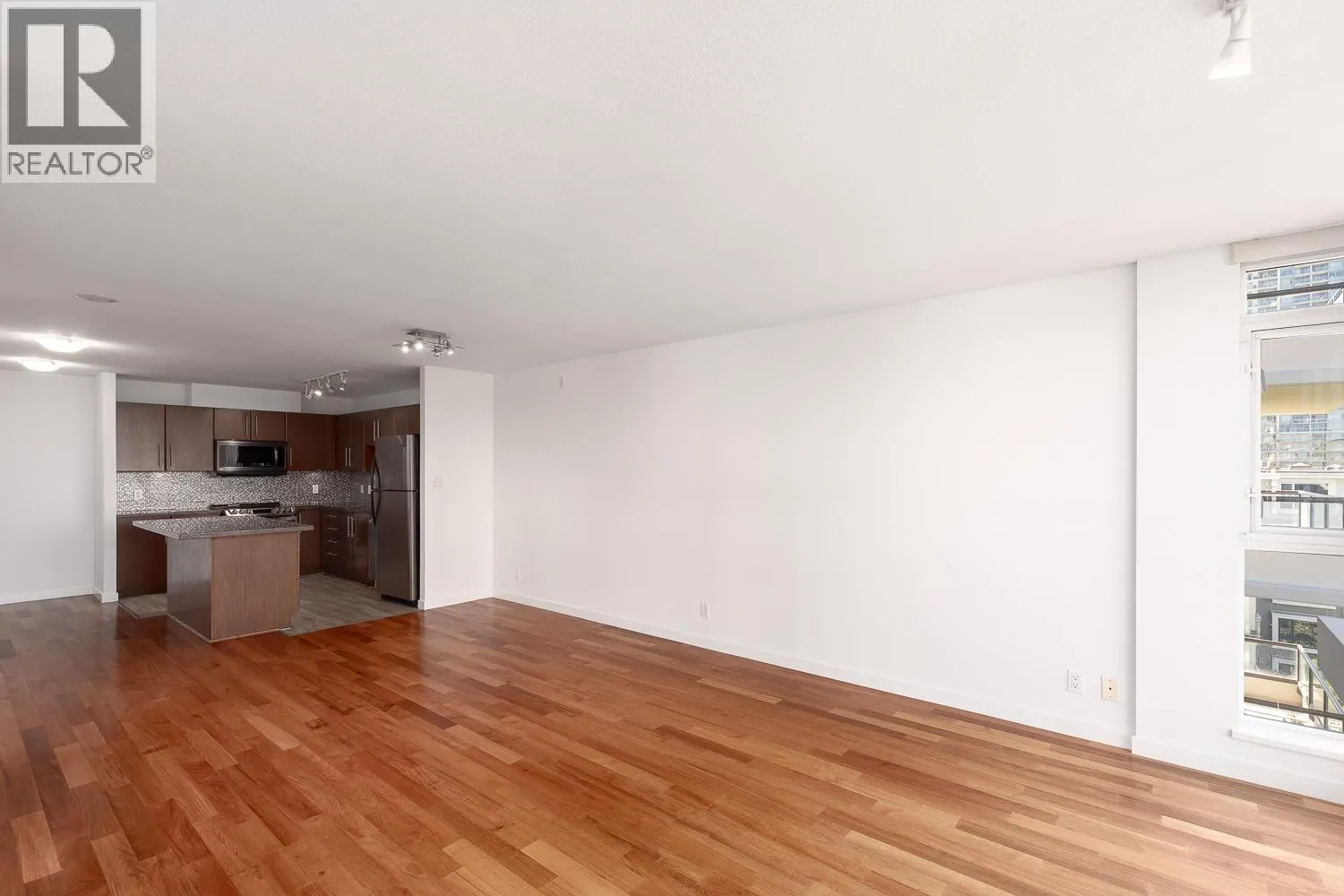 604 2138 MADISON AVENUE