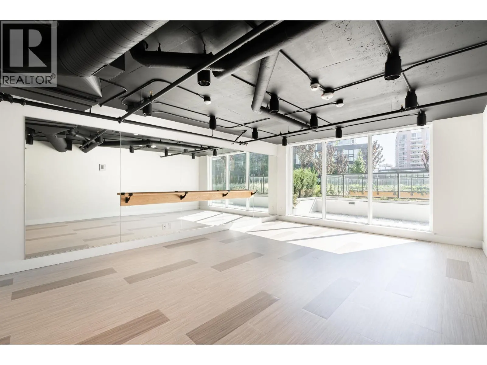 1206 8111 PARK ROAD
