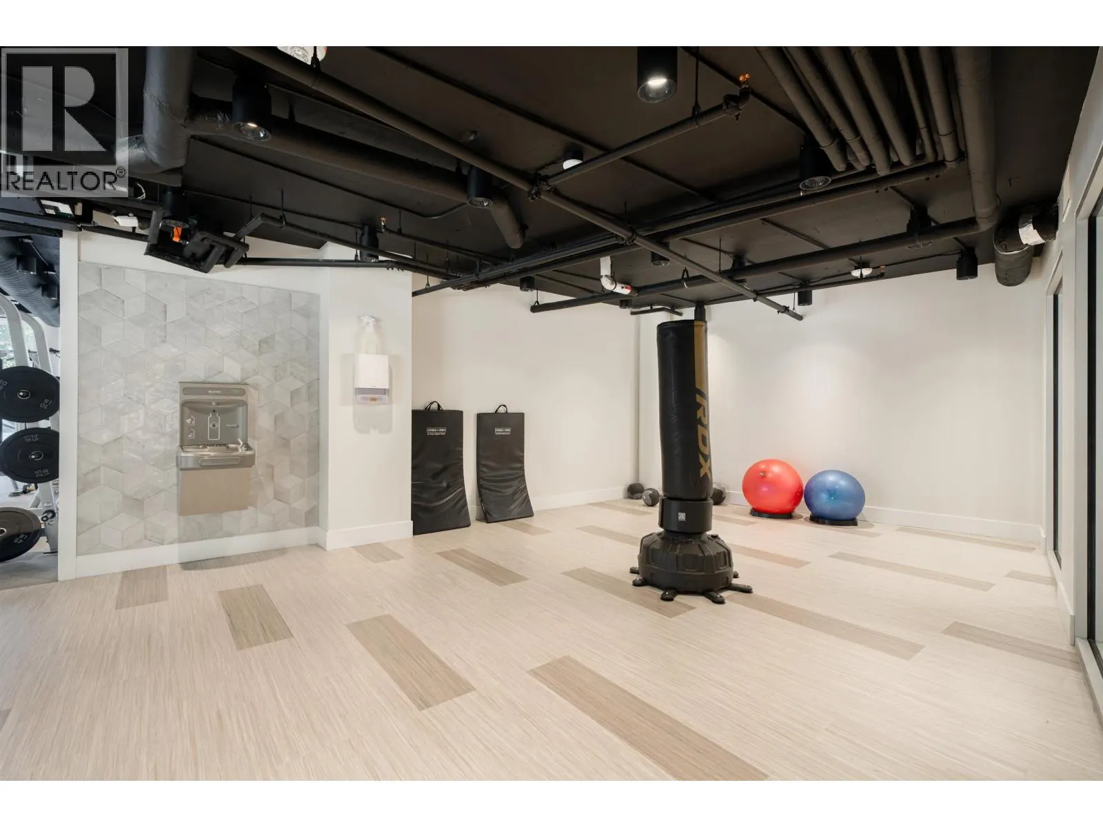 1206 8111 PARK ROAD
