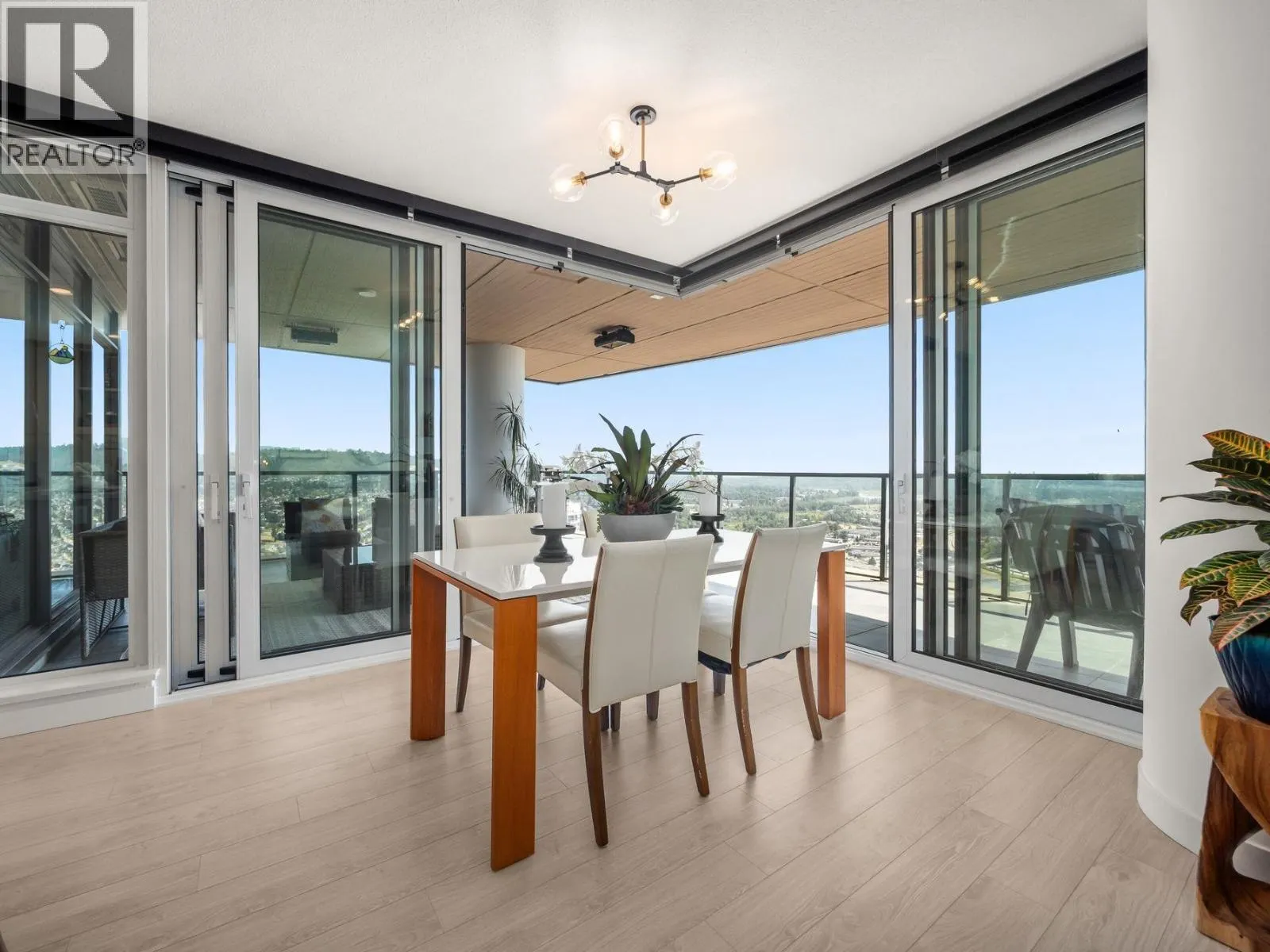 5306 4880 LOUGHEED HIGHWAY