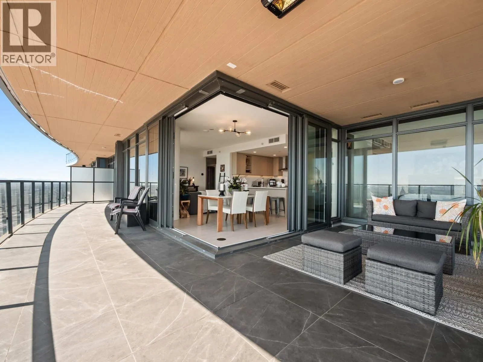 5306 4880 LOUGHEED HIGHWAY