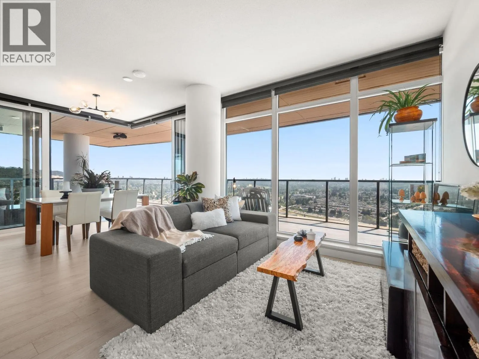 5306 4880 LOUGHEED HIGHWAY