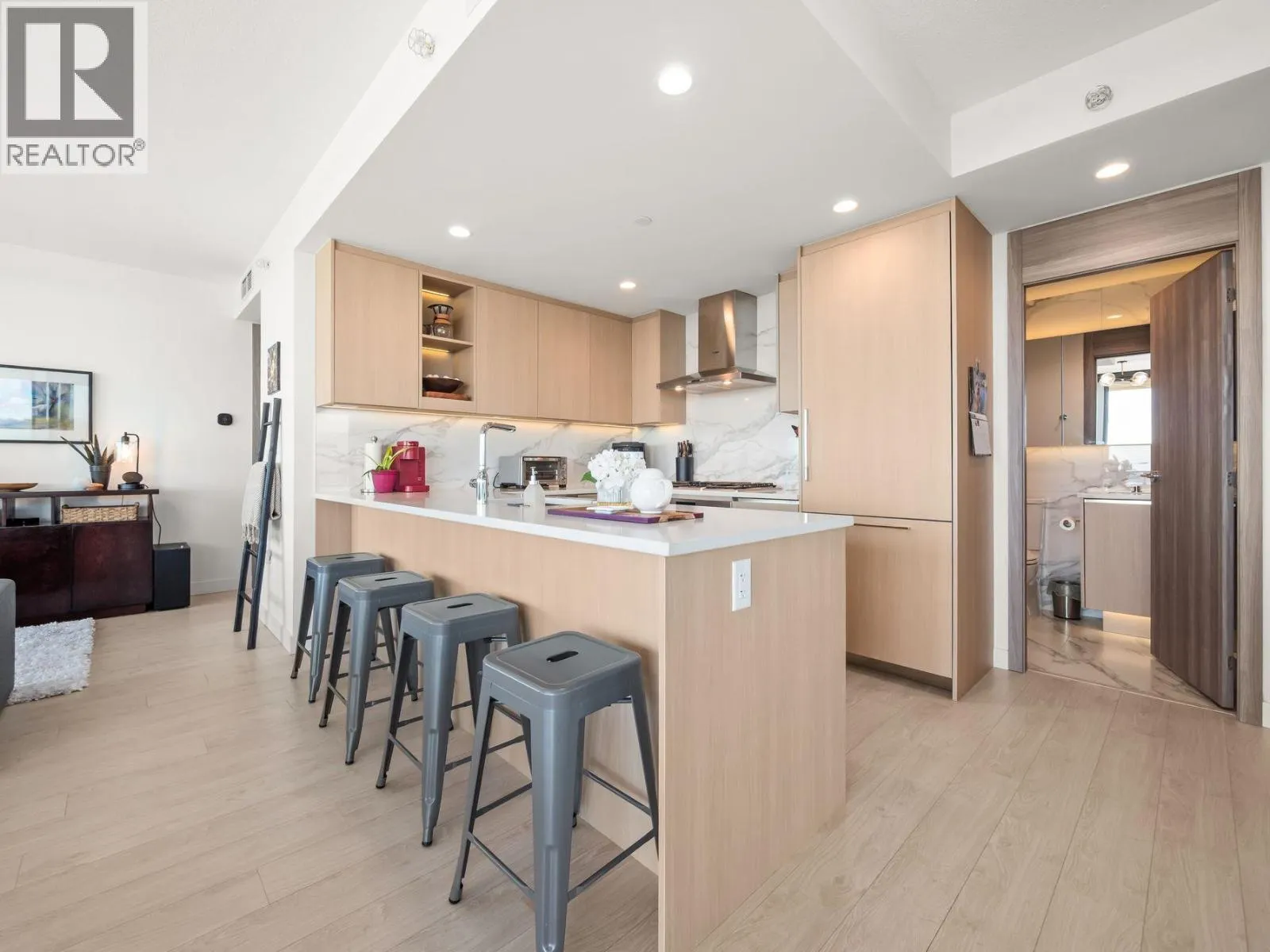 5306 4880 LOUGHEED HIGHWAY